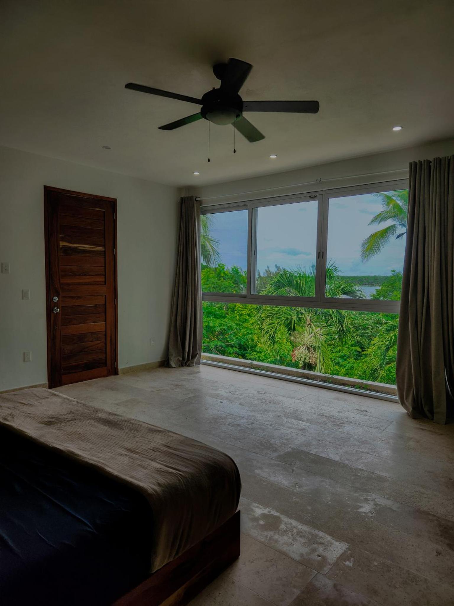 Family Room With Lake View photo 1