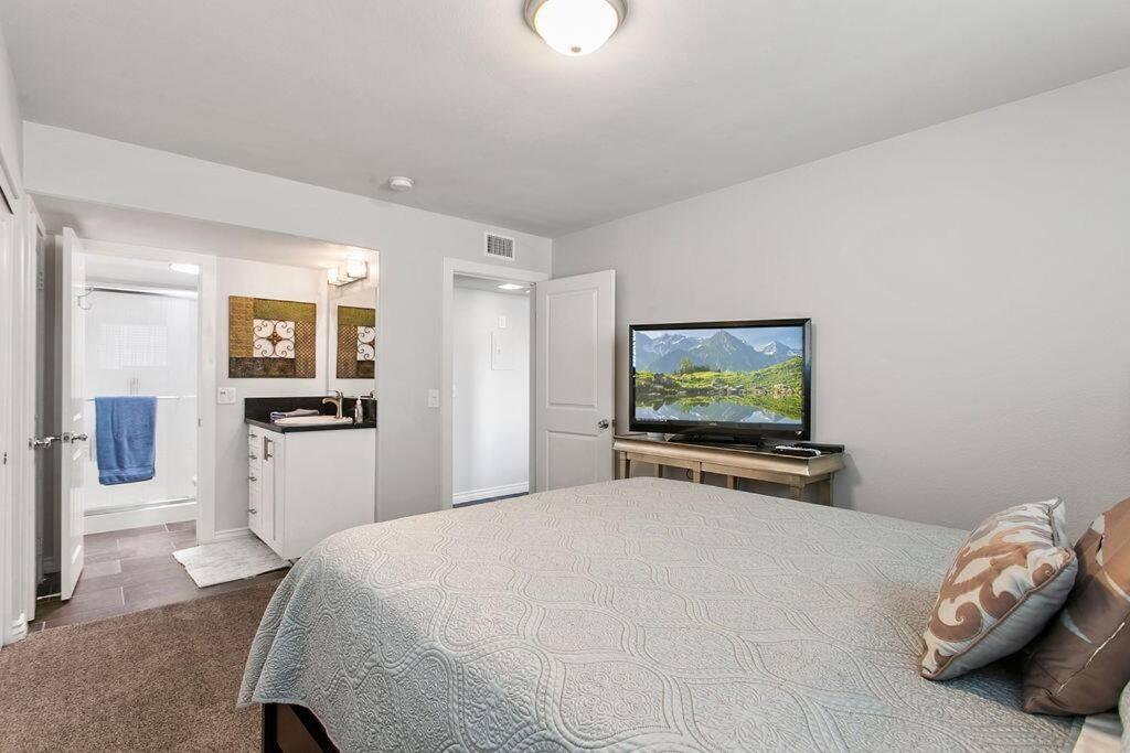One-Bedroom House photo 1