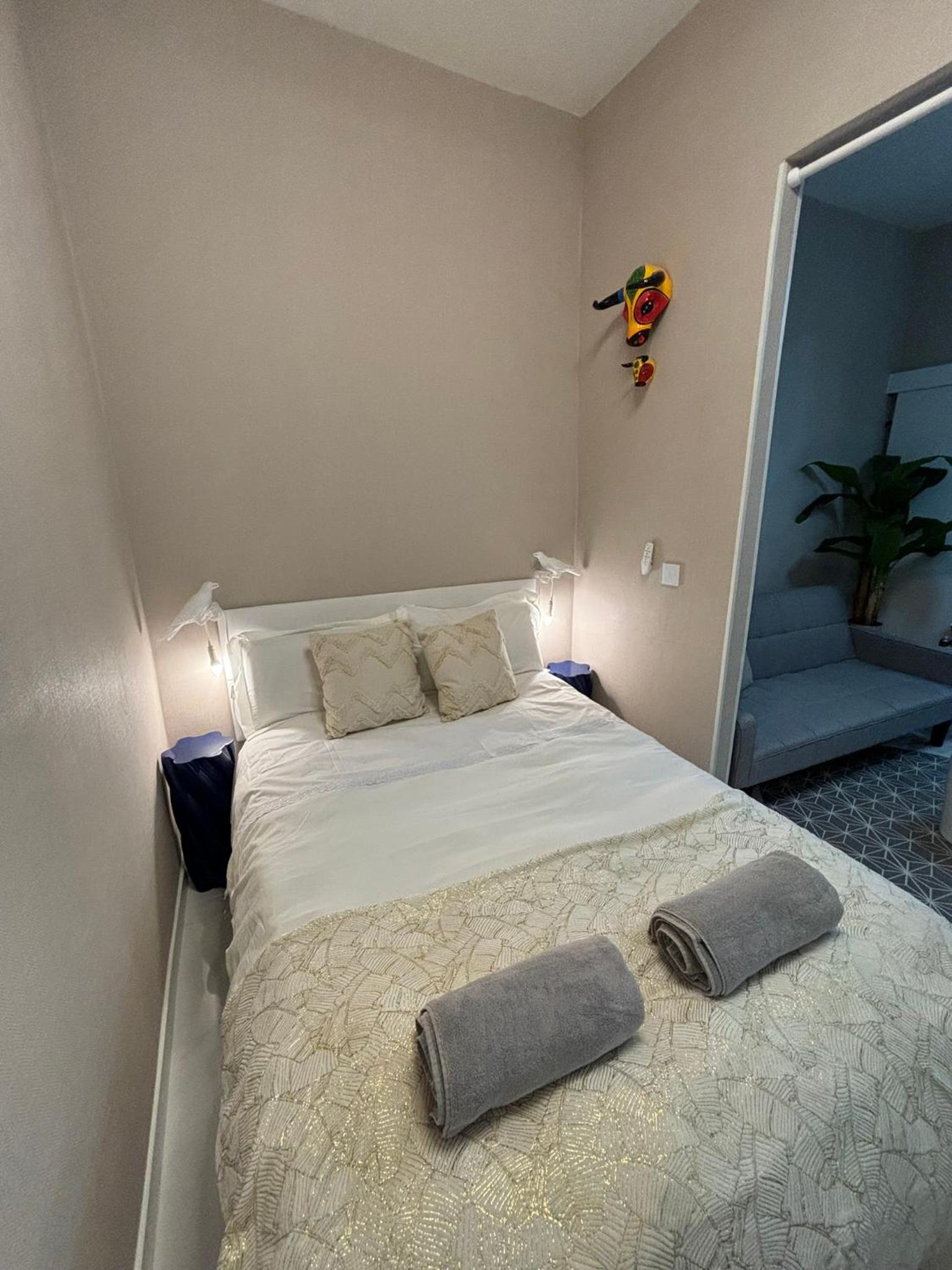 One-Bedroom Apartment photo 3