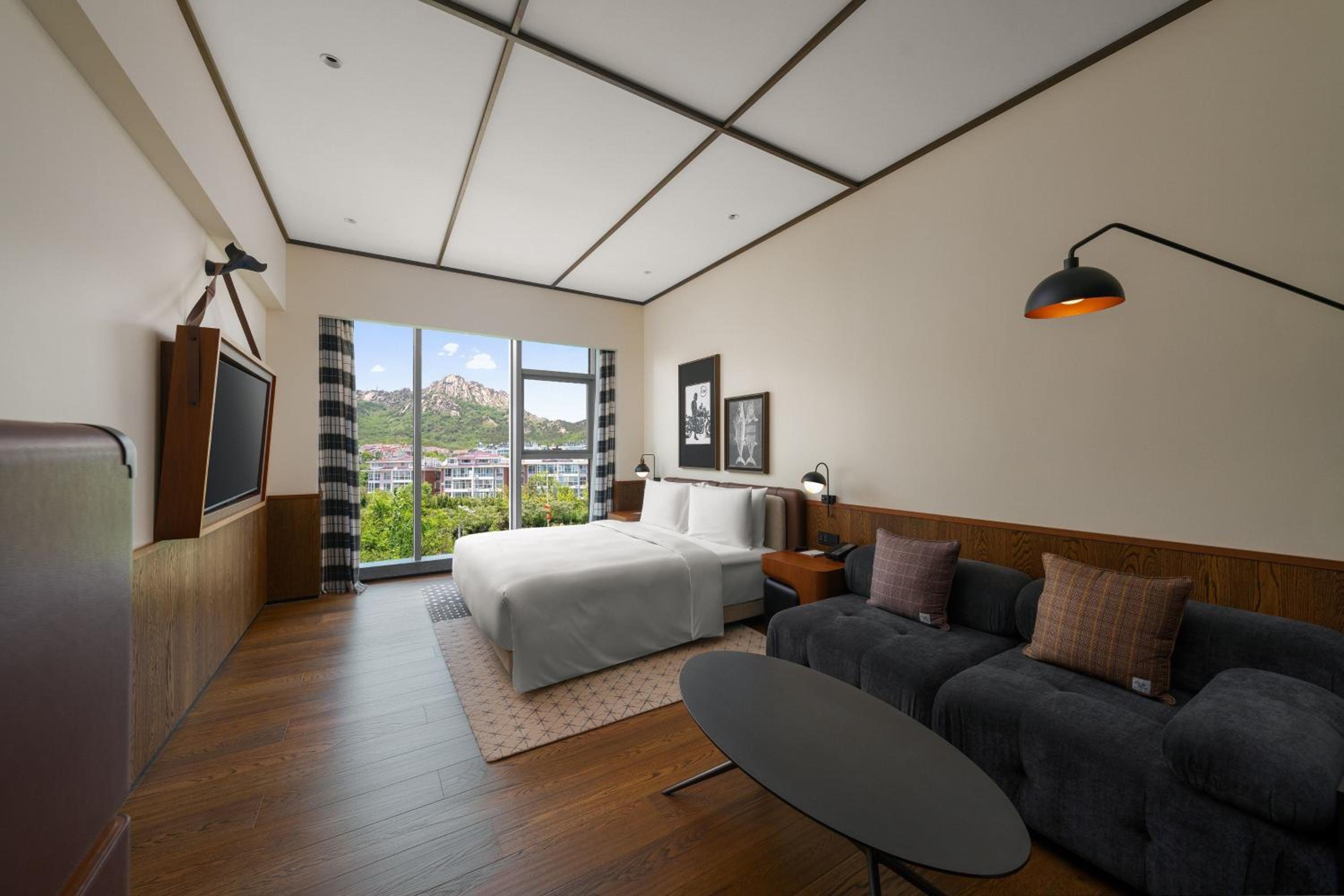 Encore King Room		