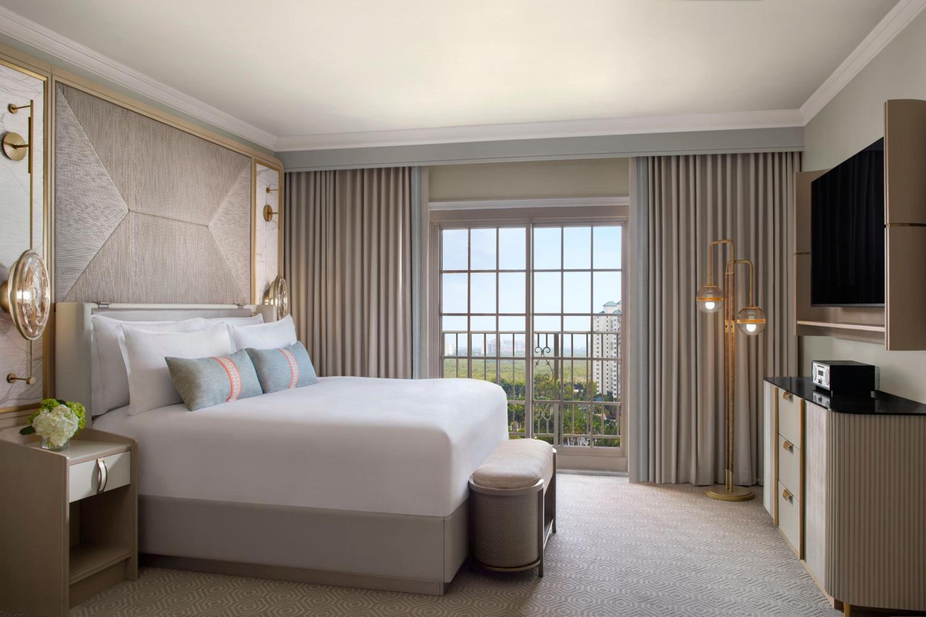 Three Bedroom Royal Suite - Photo 7