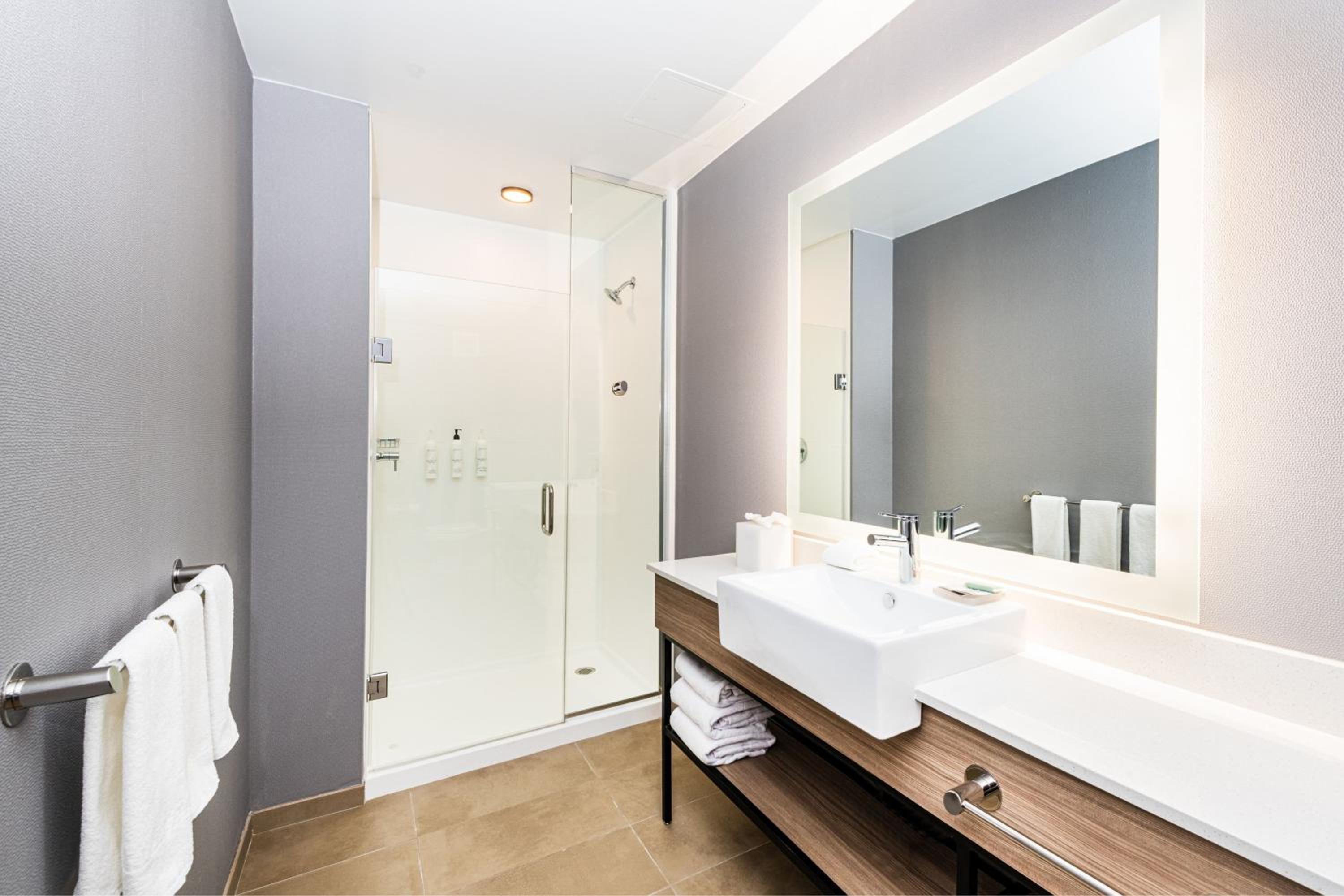 Standard King Suite - Photo 3