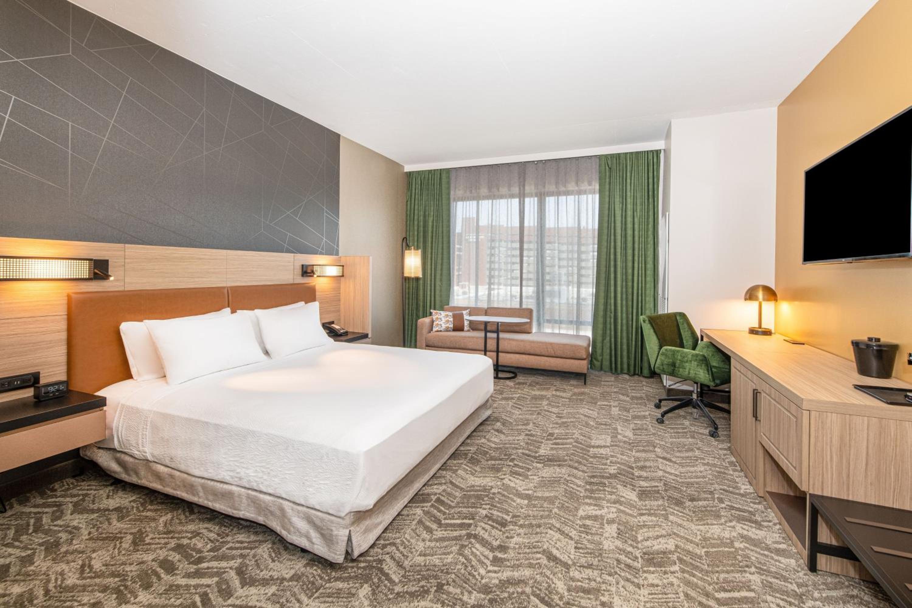 Standard King Suite - Photo 1