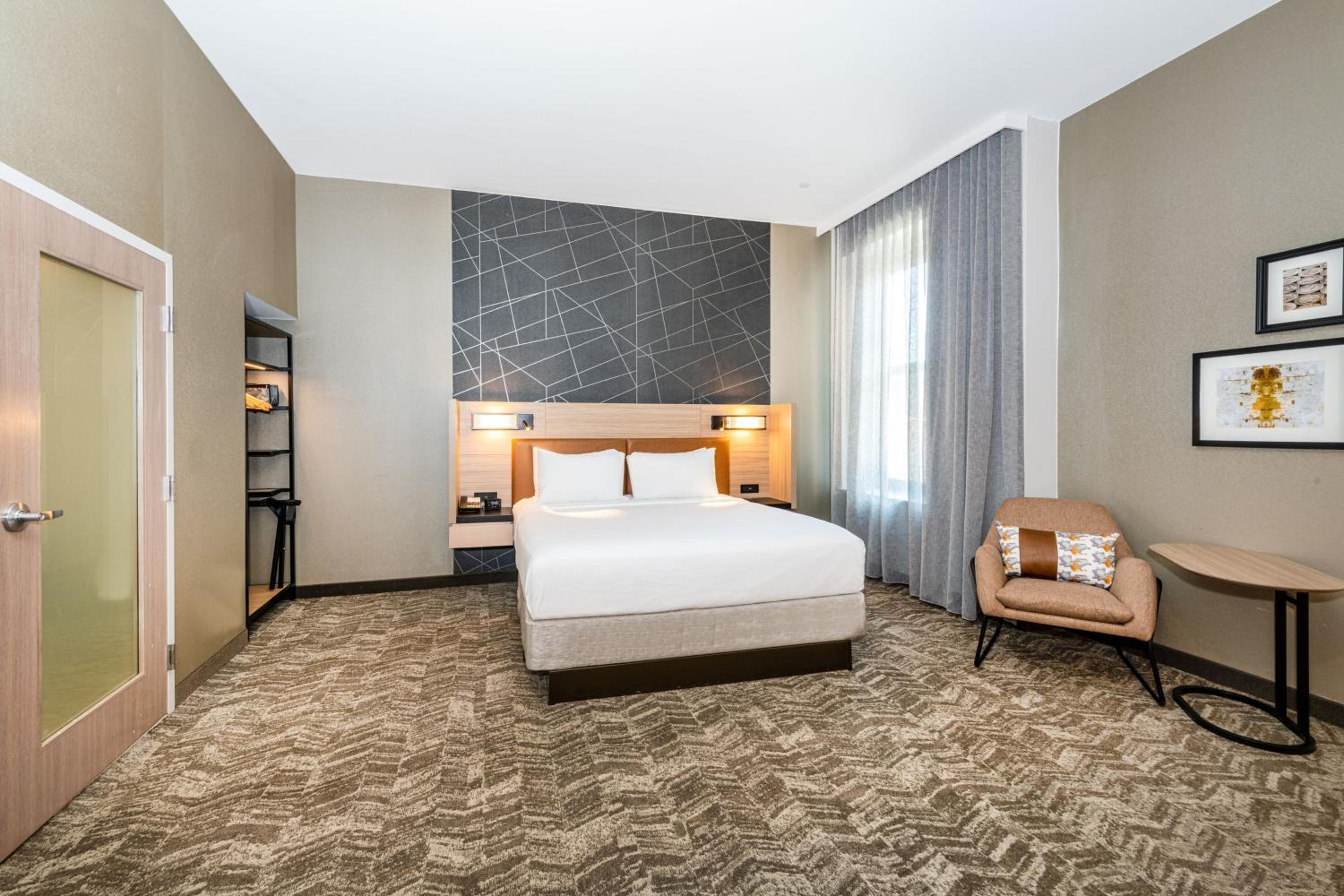 Standard King Suite - Photo 7
