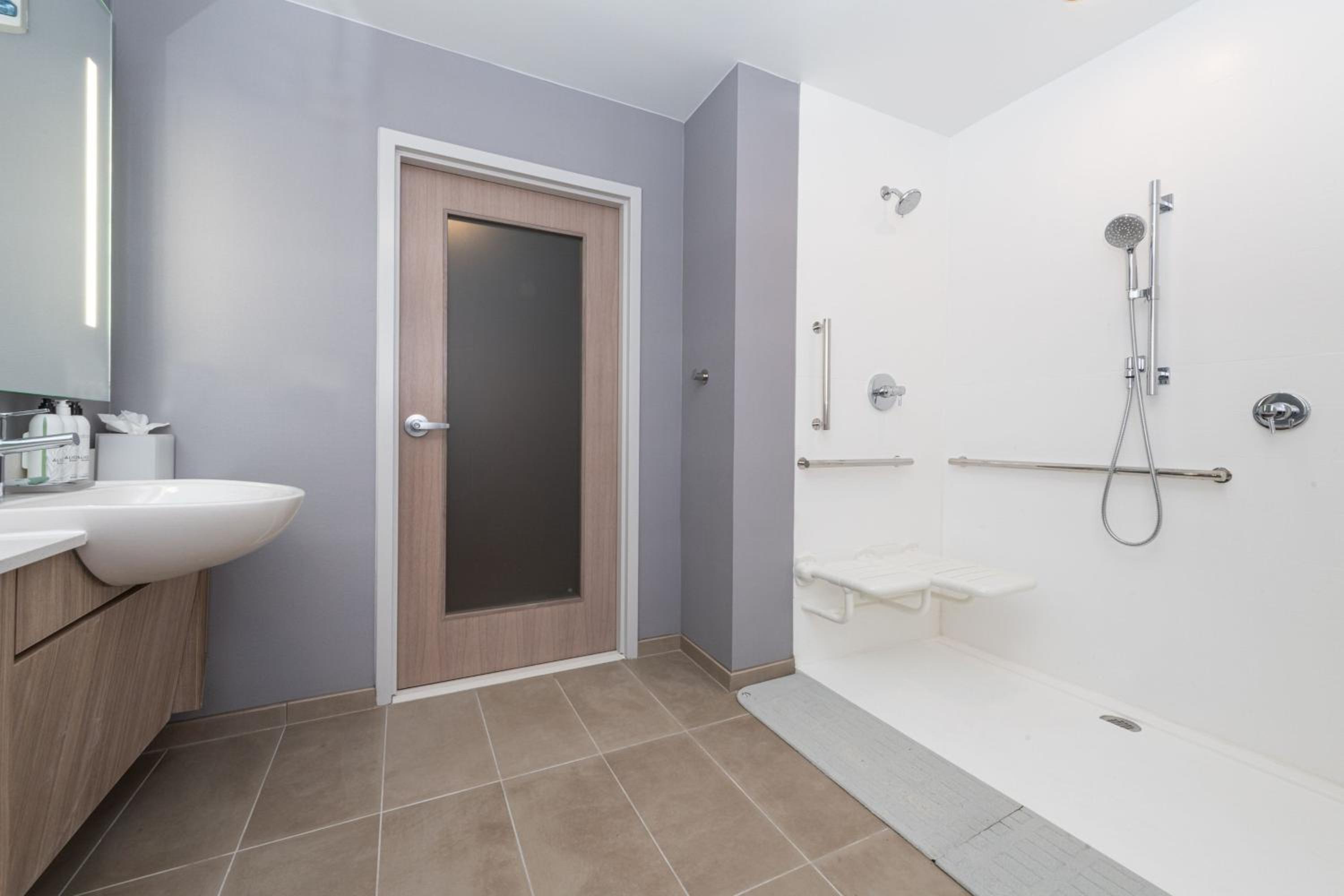 Standard King Suite - Photo 4