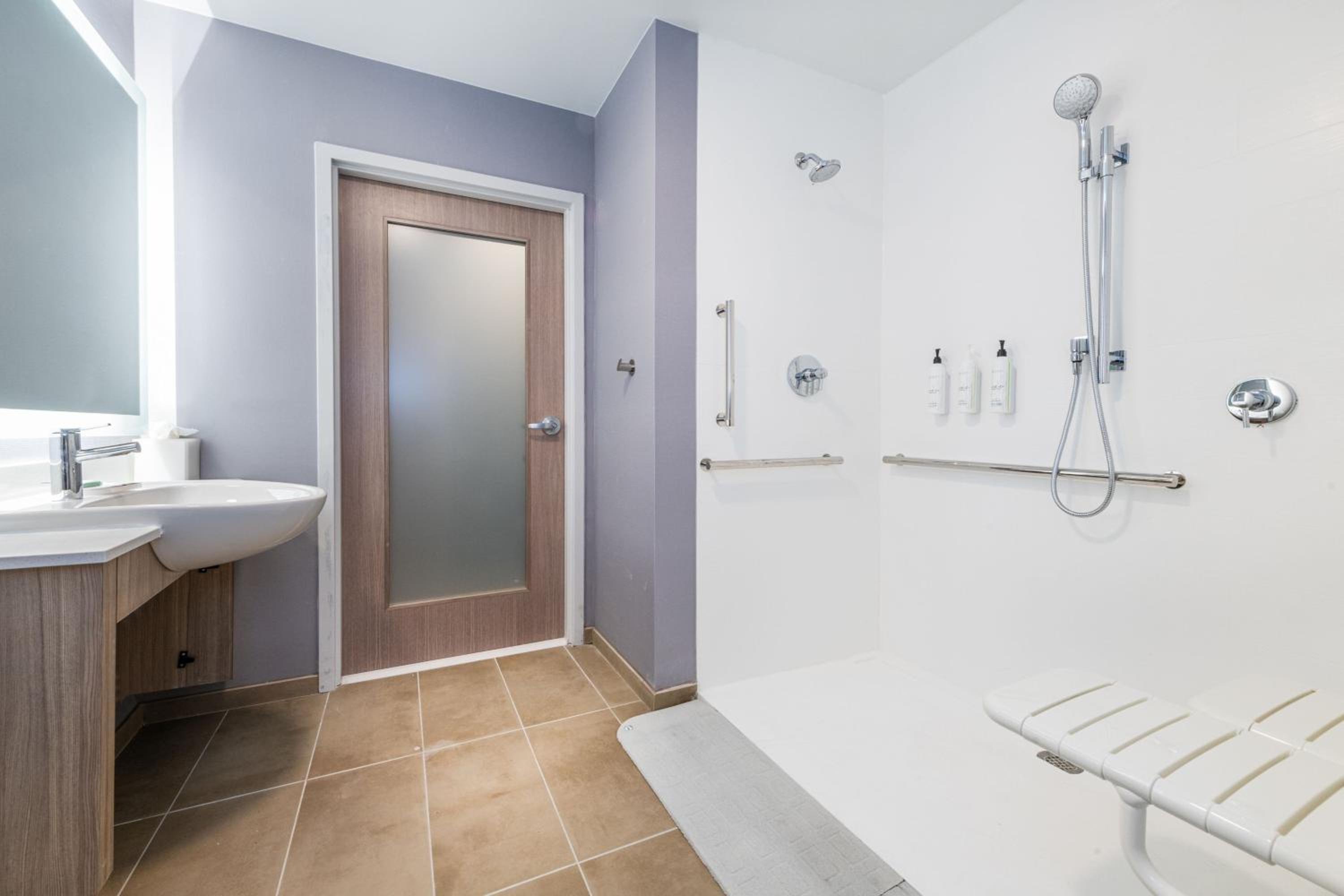 Standard King Suite - Photo 5