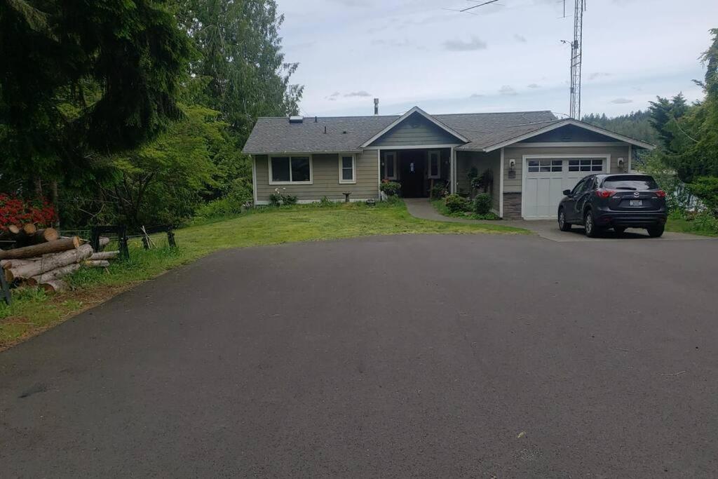 Three-Bedroom House photo 2
