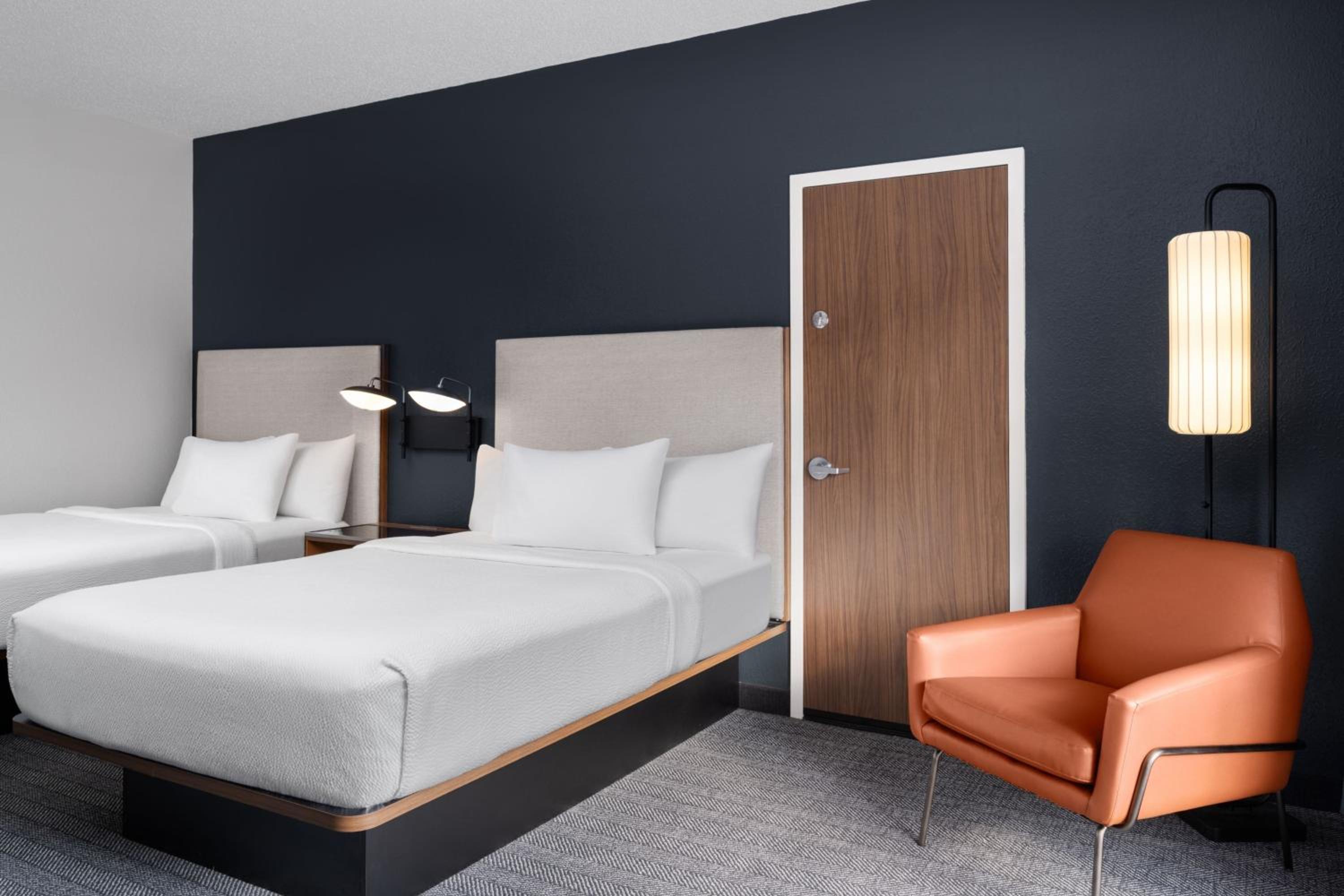Queen Room with Two Queen Beds - Photo 2