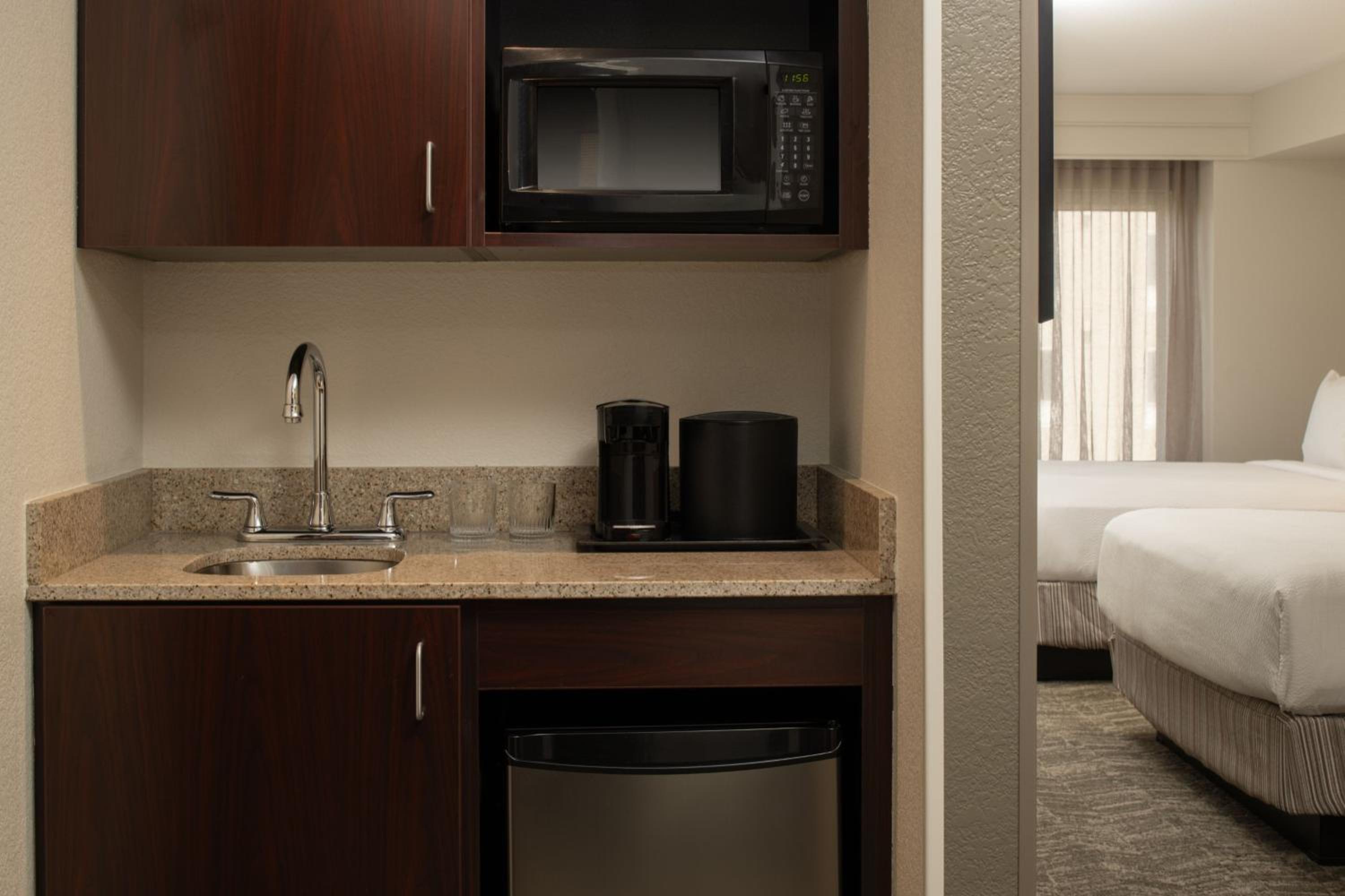 Queen Suite - Photo 2