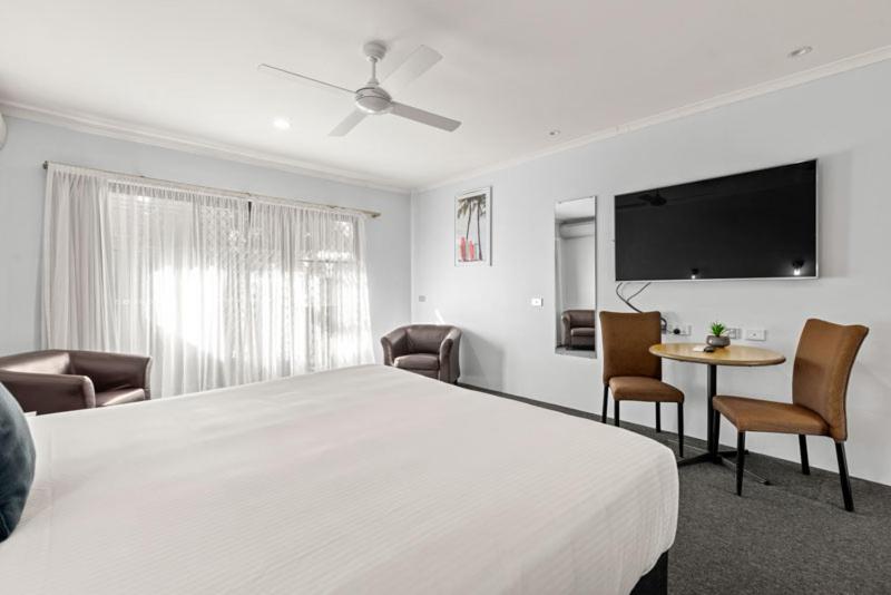 Premium King Room - Not Pet Friendly - Photo 1