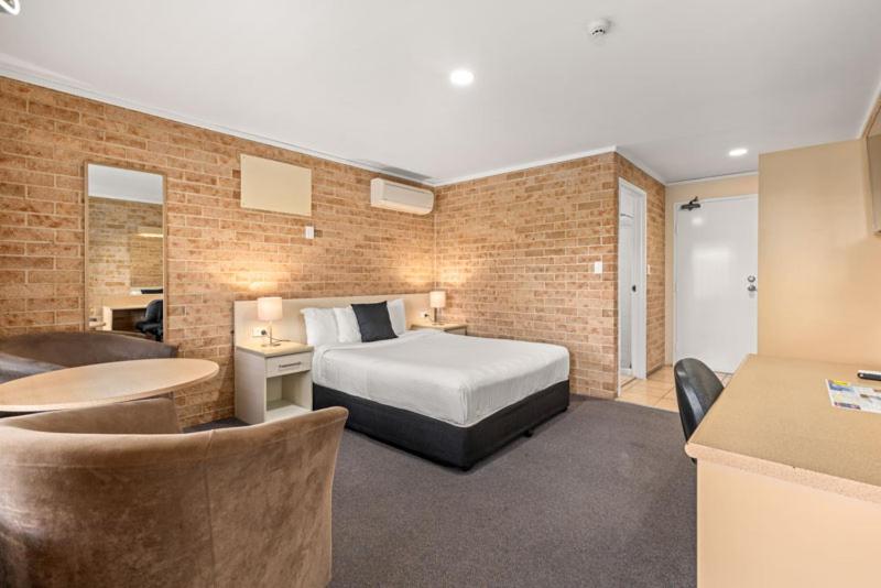 Executive Queen Room - Not Pet Friendly - Photo 5