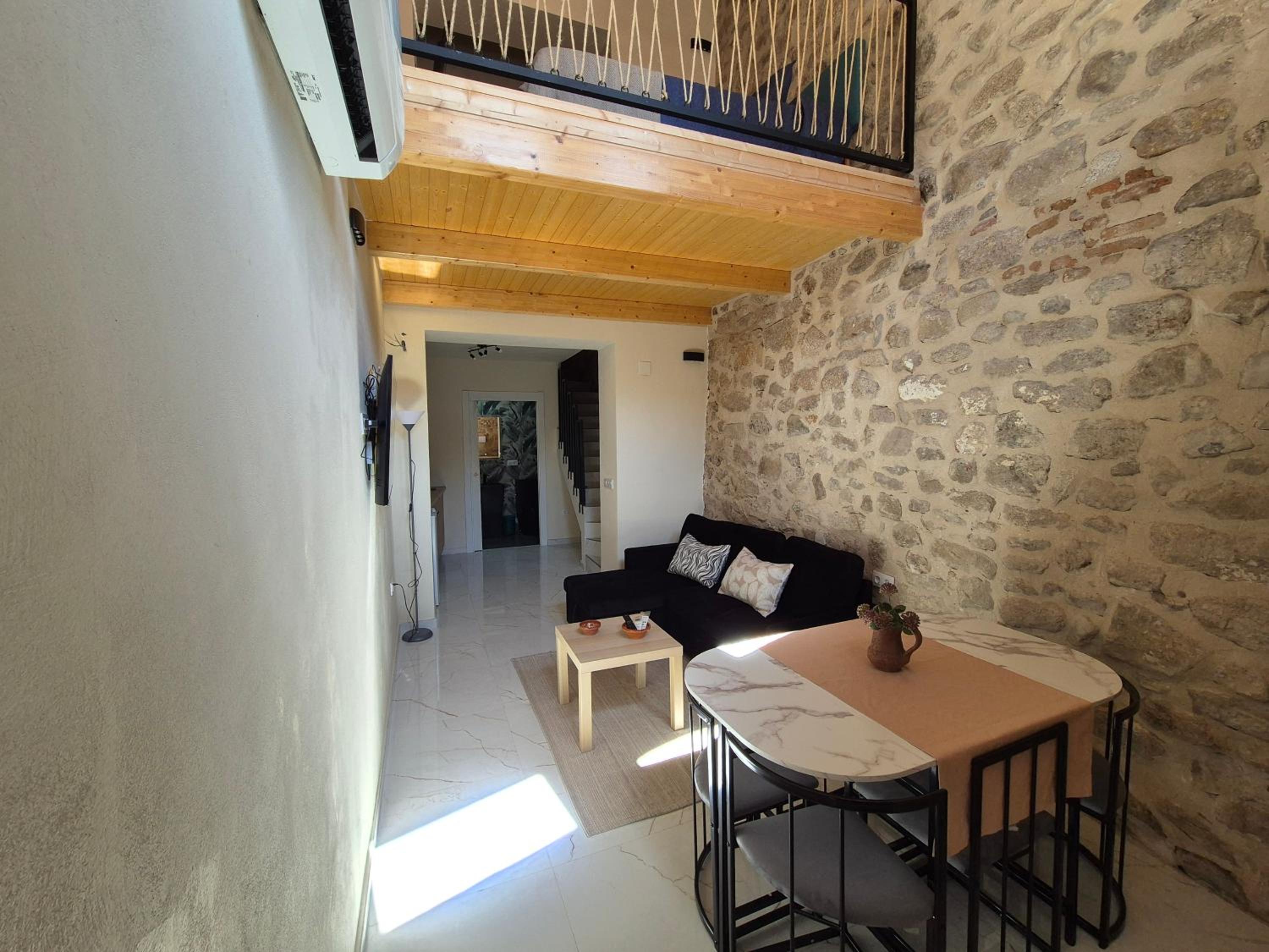 Family Two-Bedroom Apartment with View photo 3