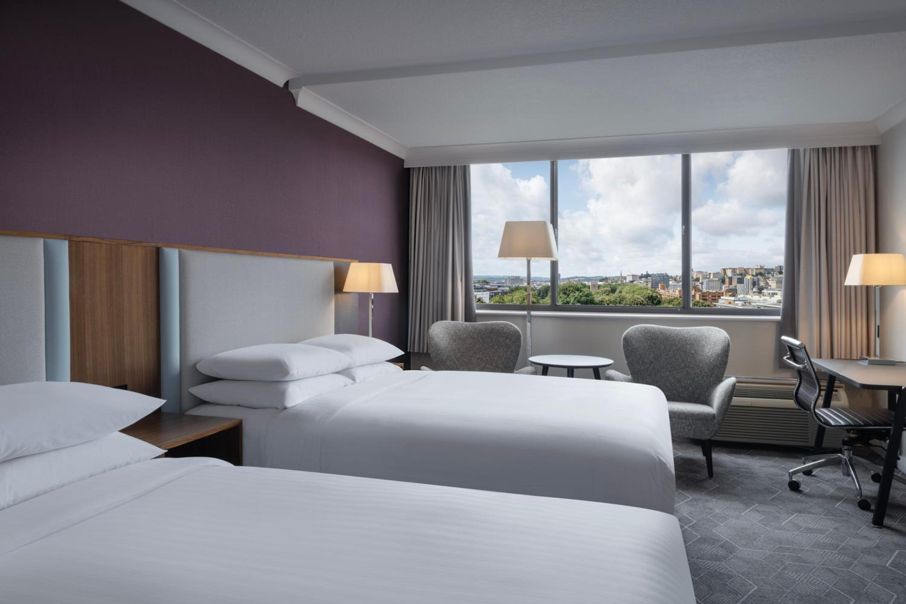 Renovated Double Room with Two Double Beds and Castle Park View - Photo 2