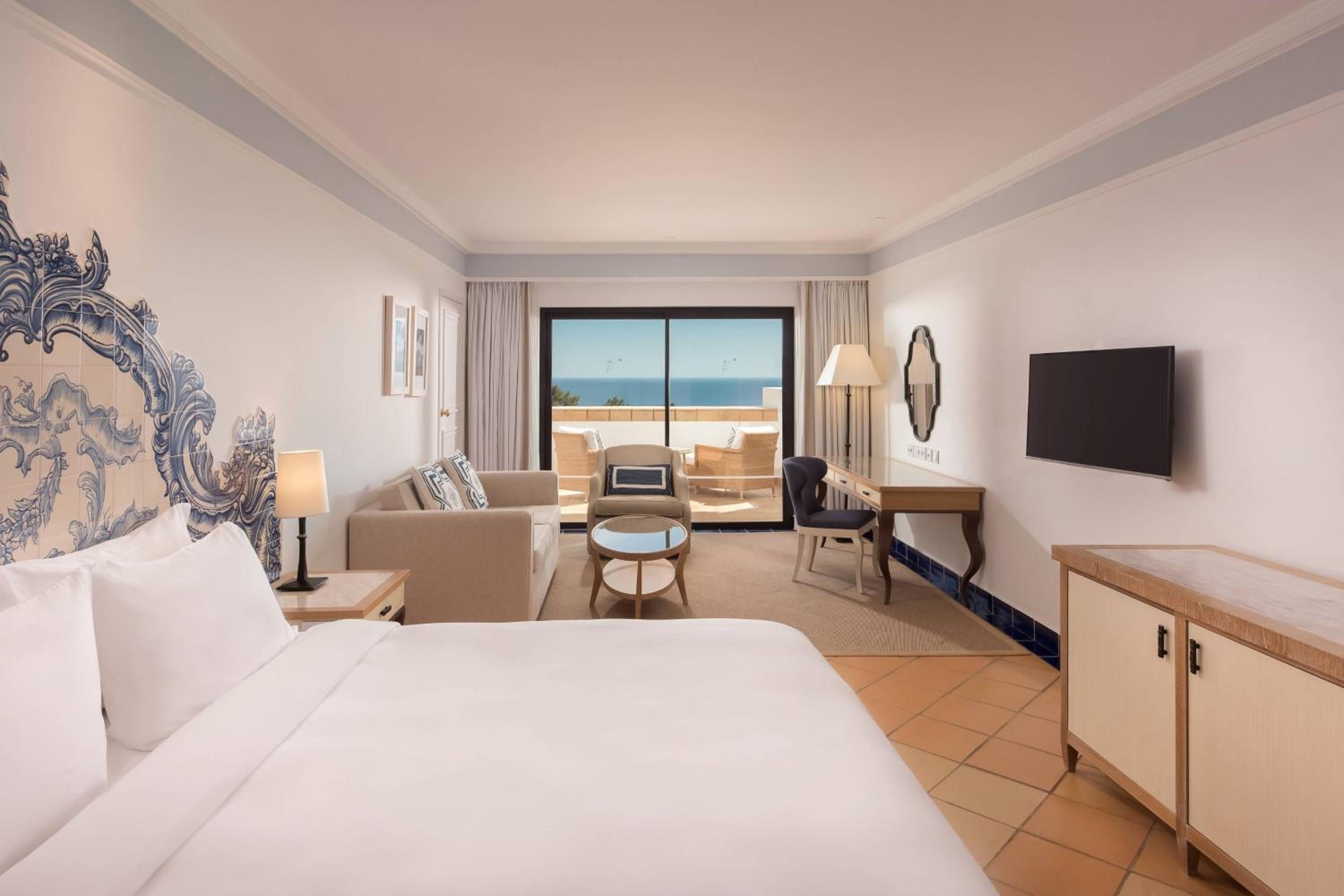 Grand Deluxe Queen Room with Ocean View - Photo 1