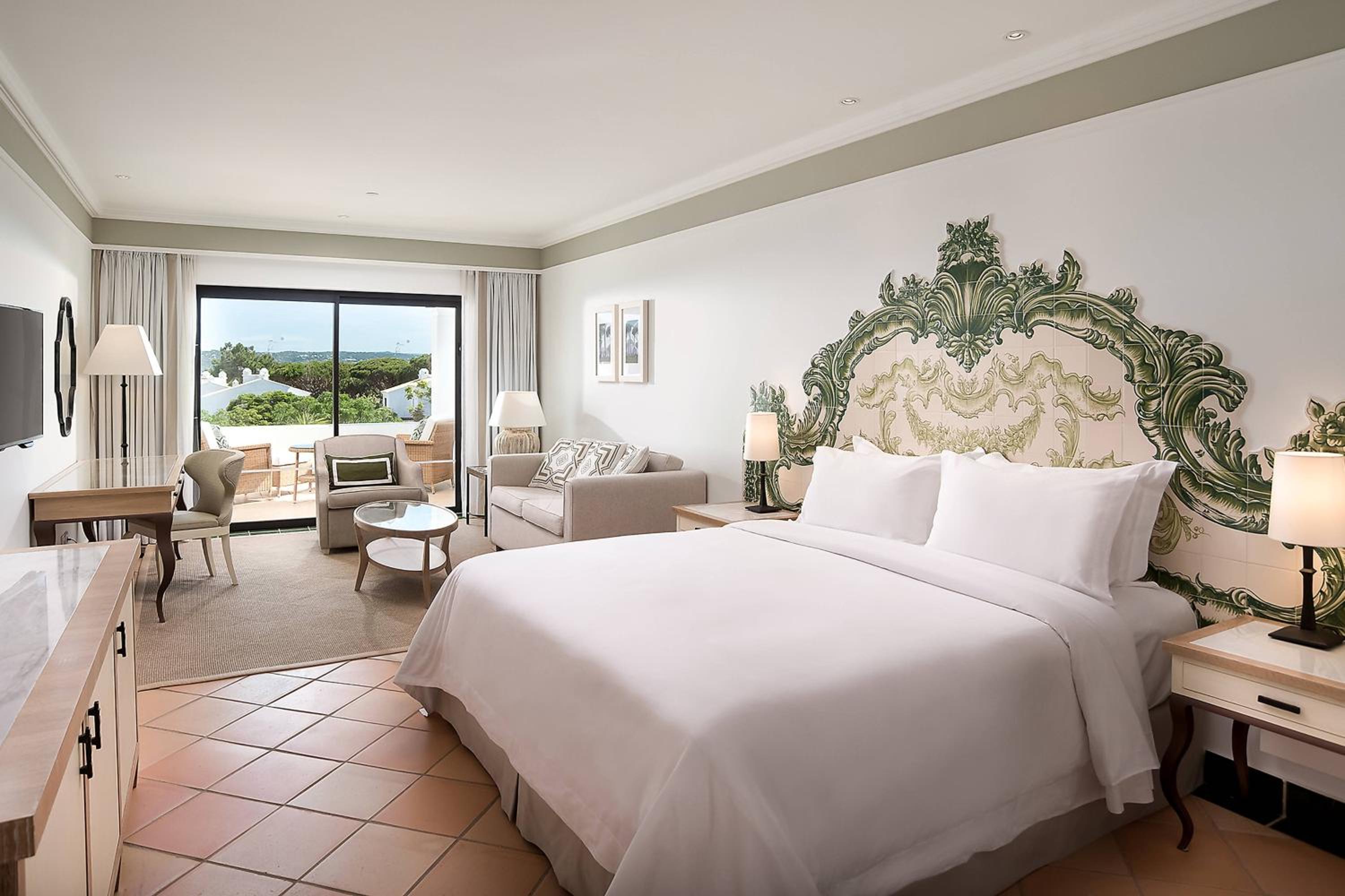 Grand Deluxe Queen Room with Resort View - Photo 1
