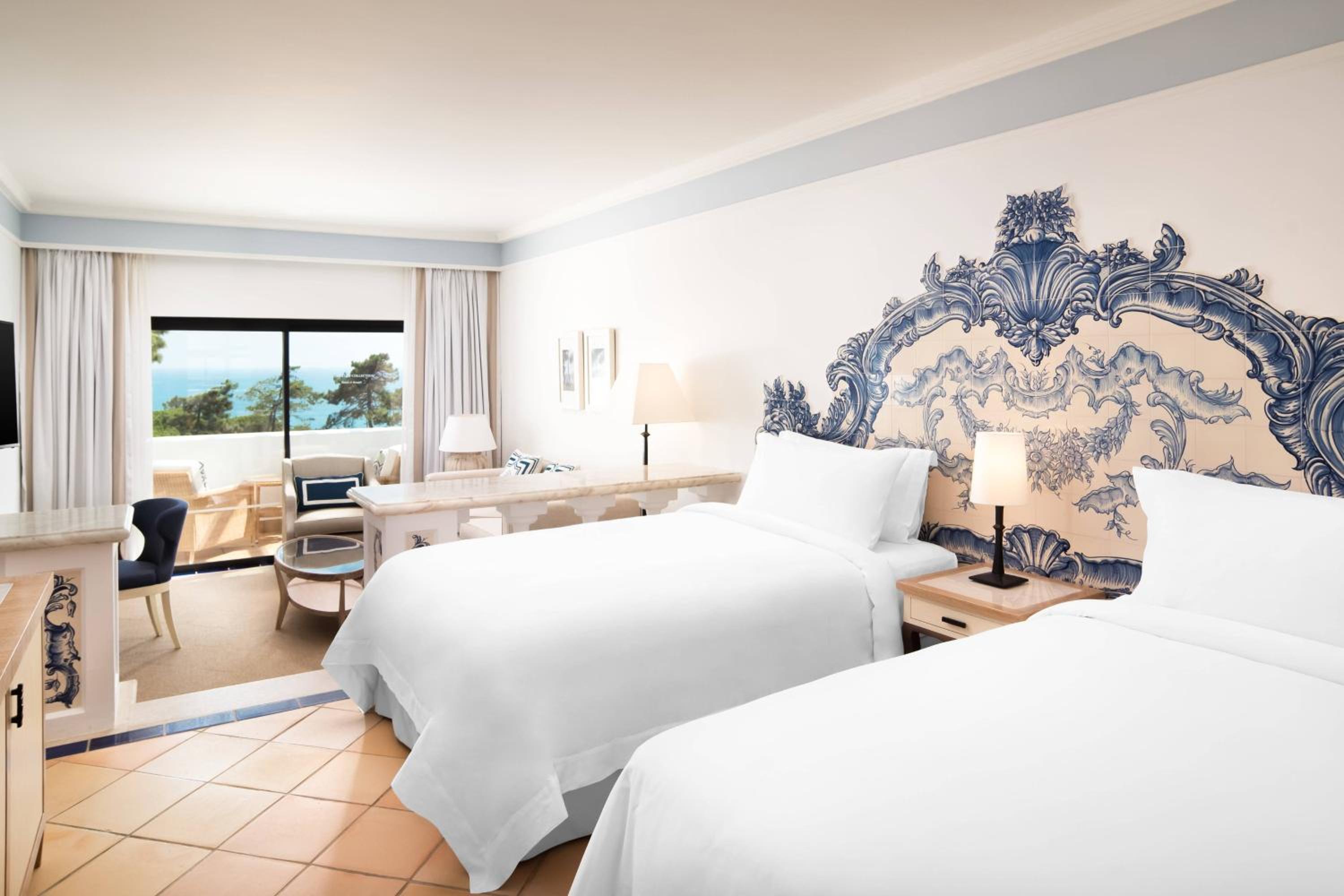 Grand Deluxe Twin Room with Balcony and Ocean View - Photo 1
