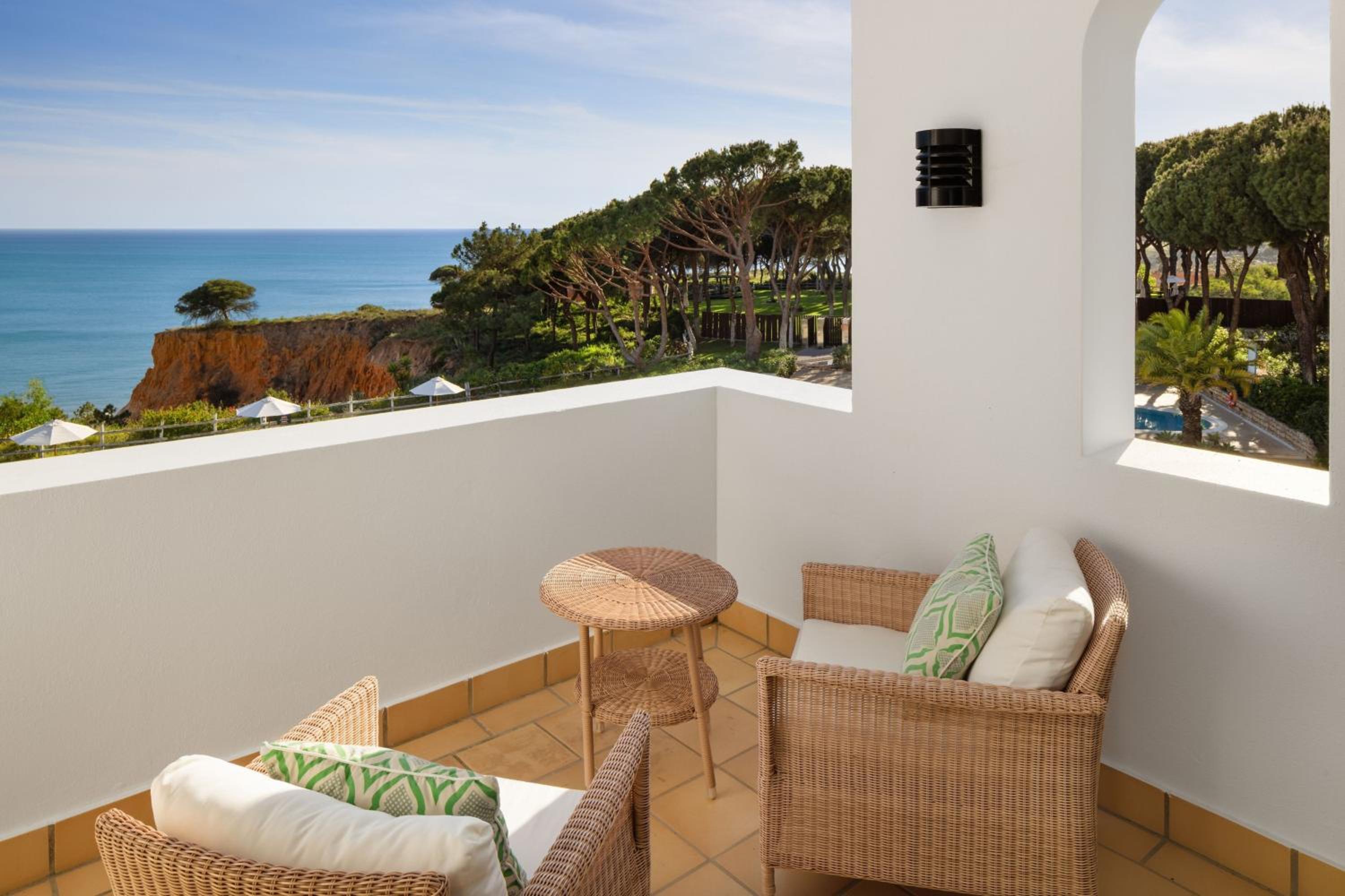 Deluxe Queen Room with Balcony and Ocean View - Photo 2