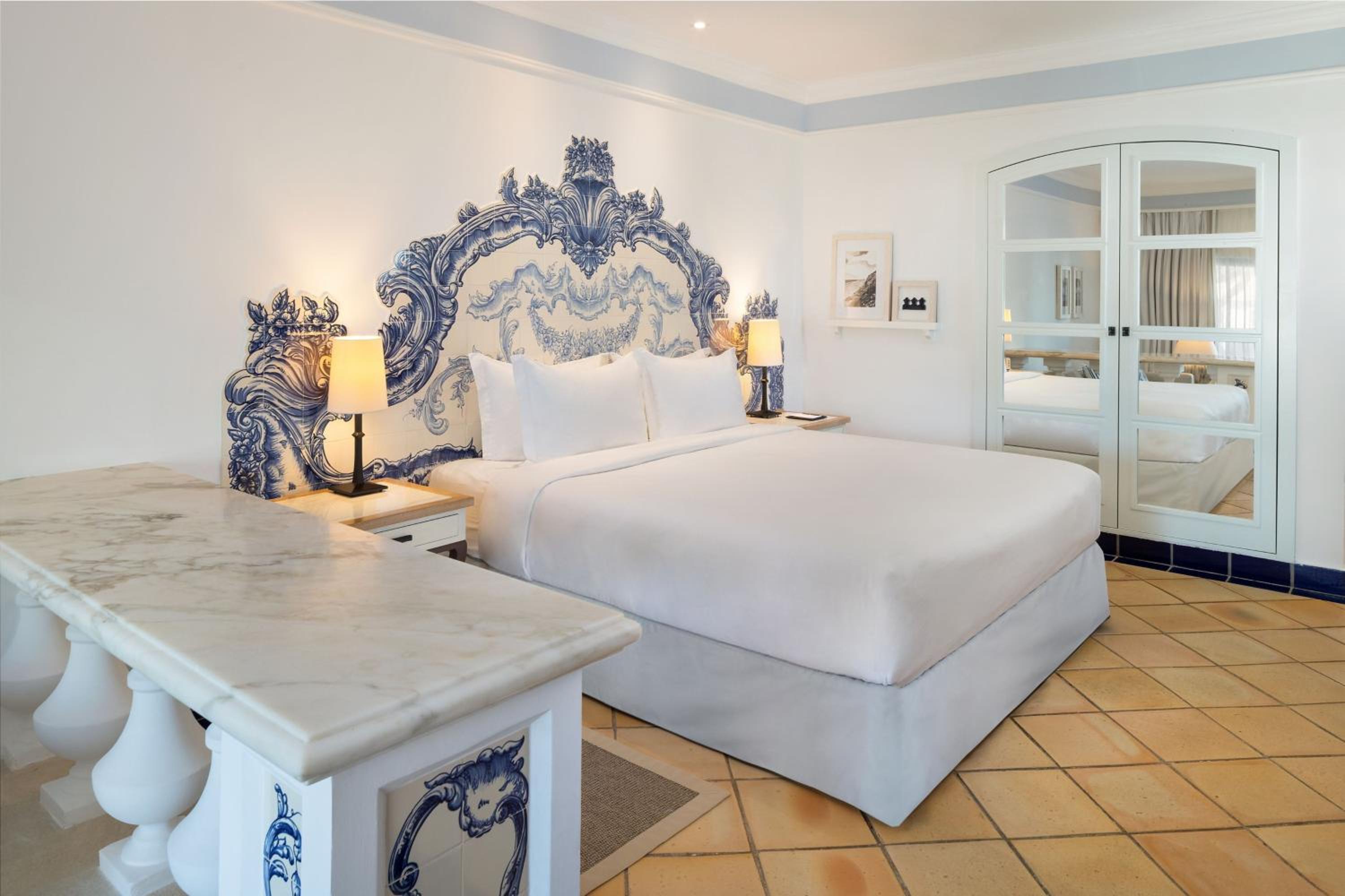 Grand Deluxe Queen Room with Resort View - Photo 7