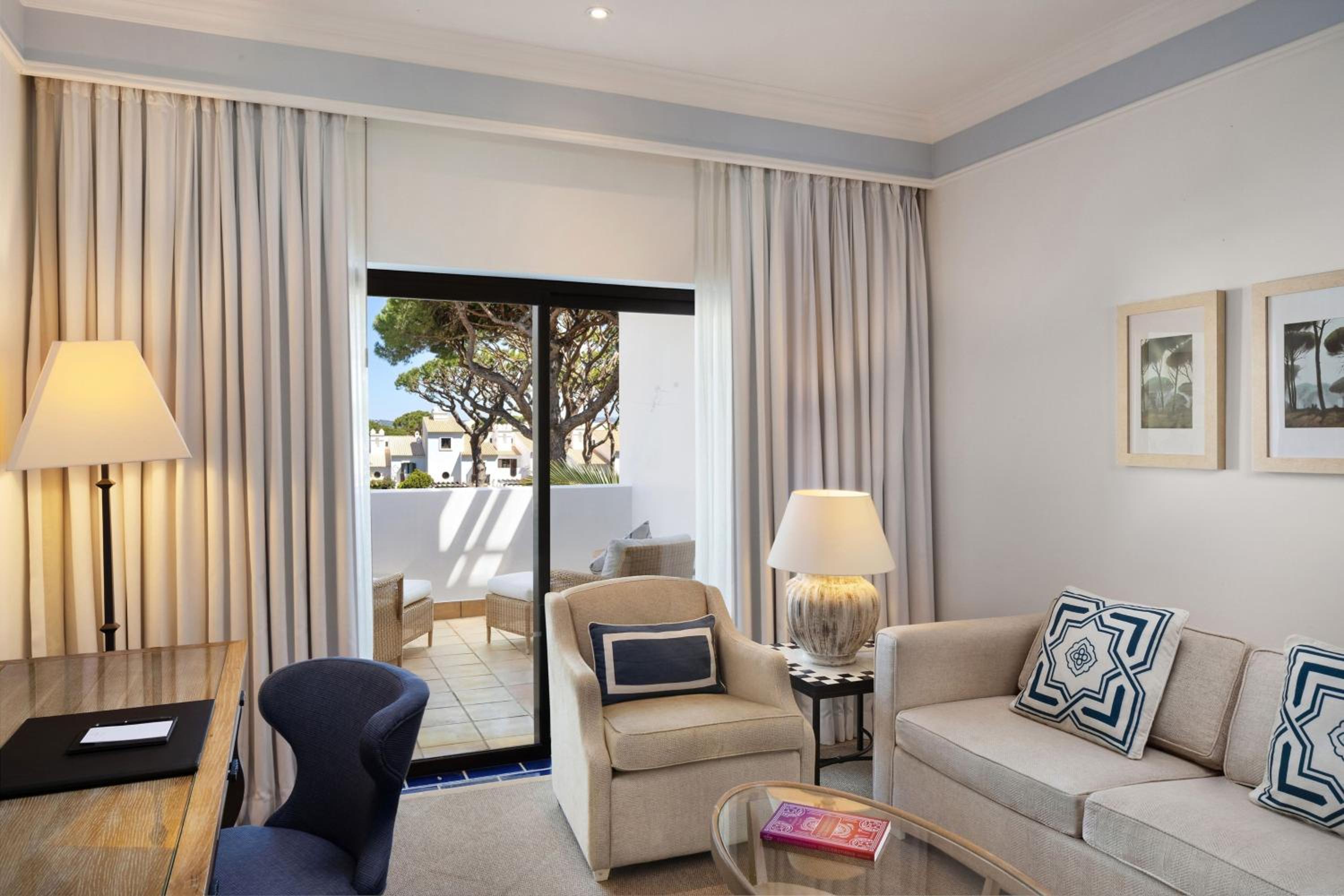 Grand Deluxe Queen Room with Resort View - Photo 4