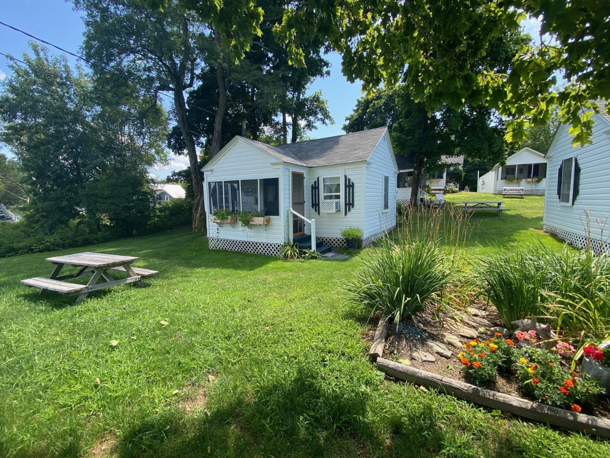 Two-Bedroom Cottage photo 2