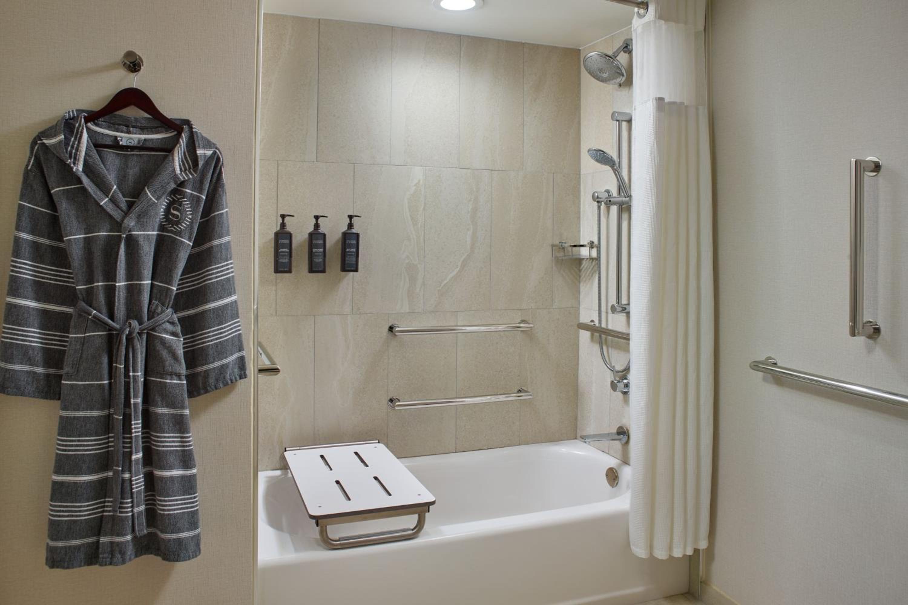 King Room with Adapted Tub - Mobility and Hearing Accessible - Photo 11