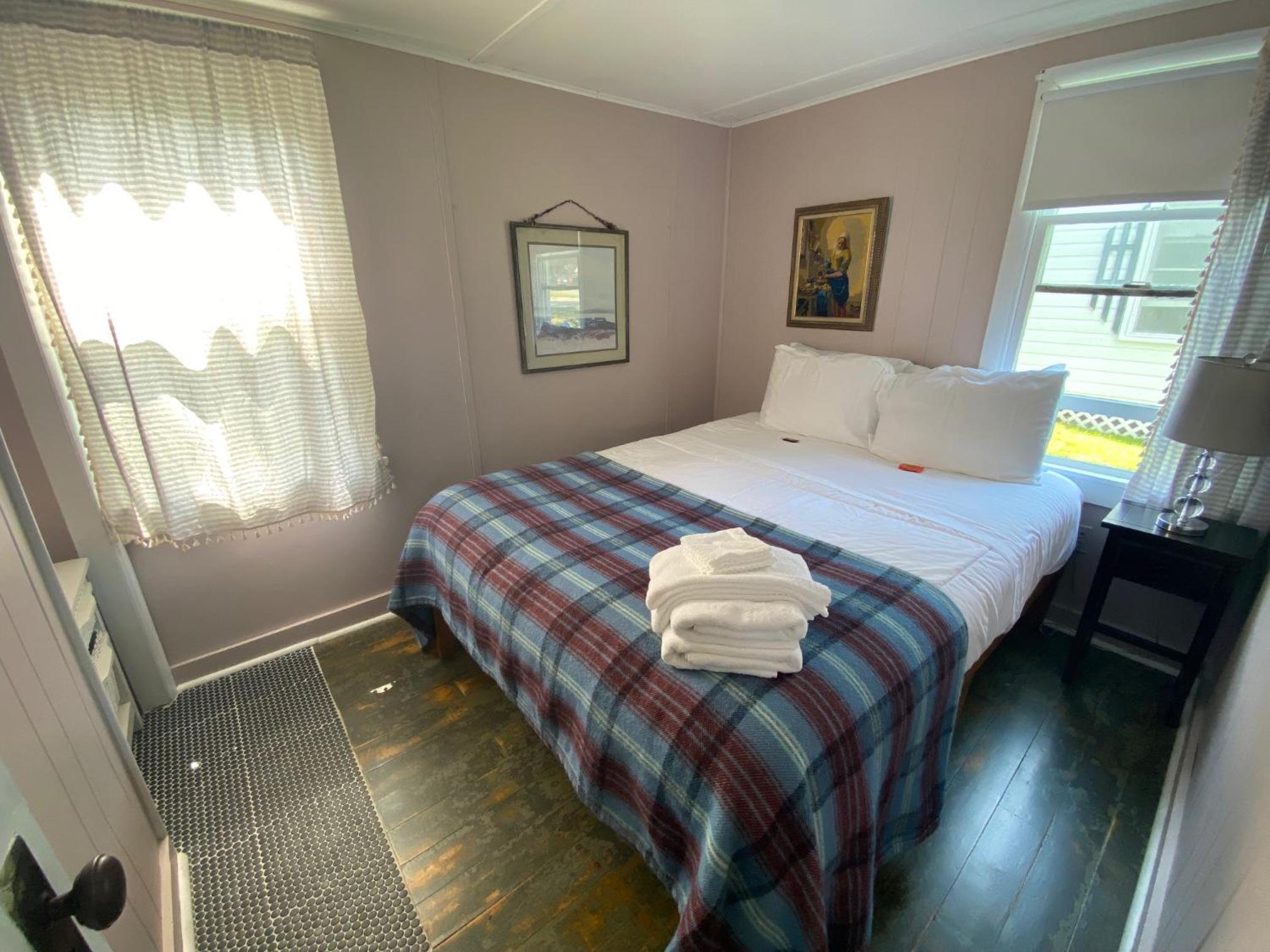 Two-Bedroom Cottage photo 3