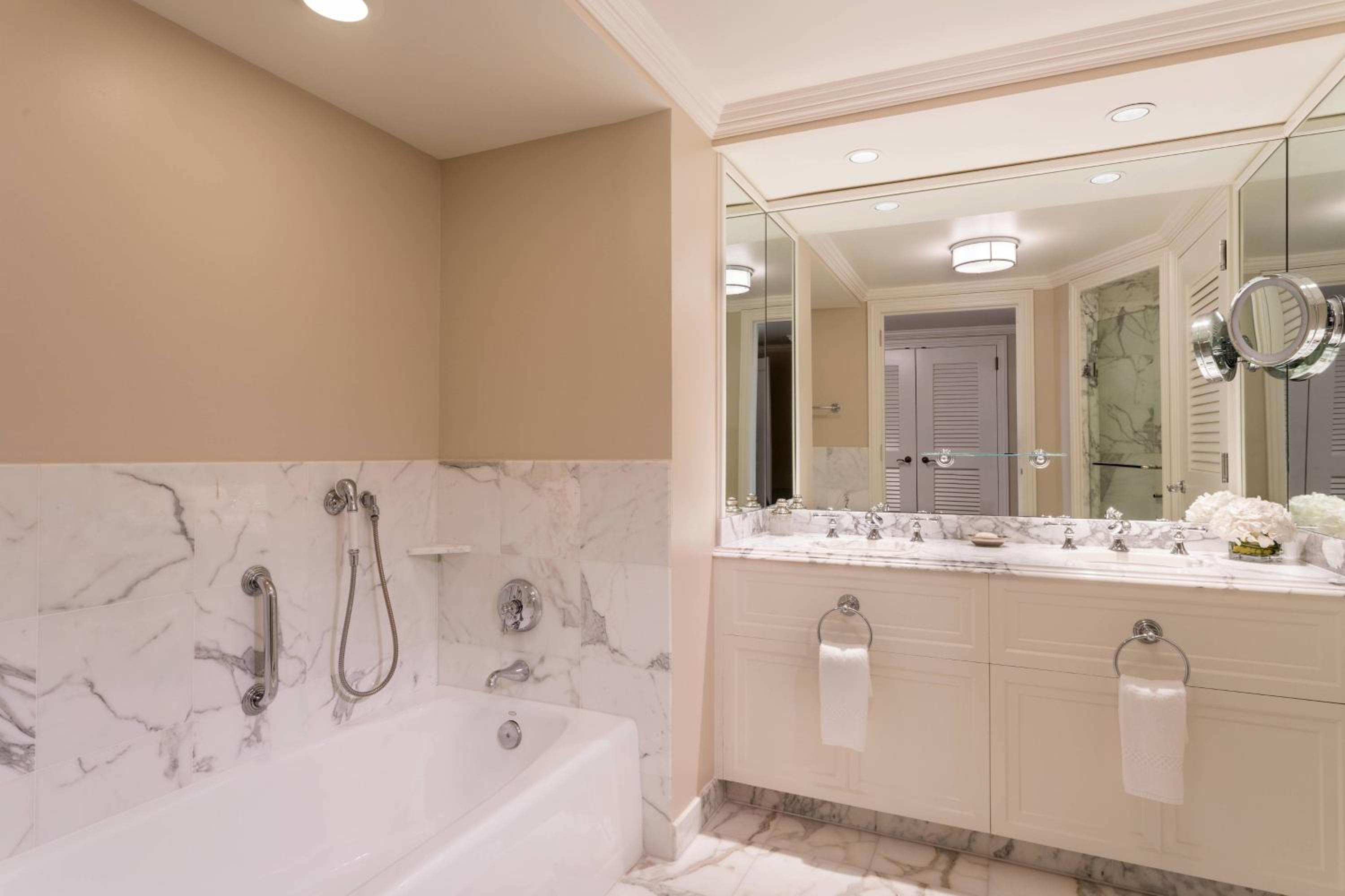 King Room, Limited View  - Photo 3