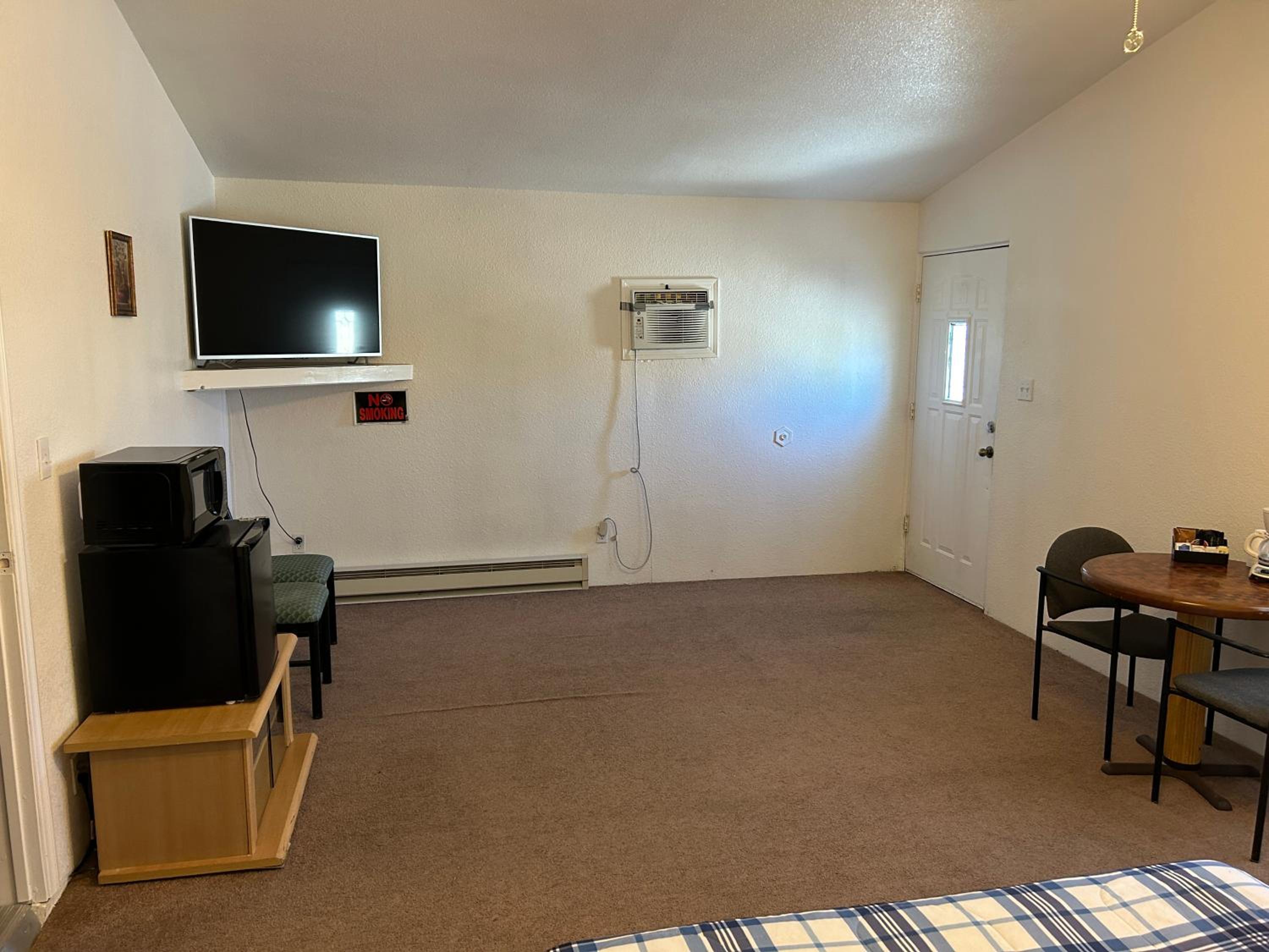 Basic Triple Room photo 3