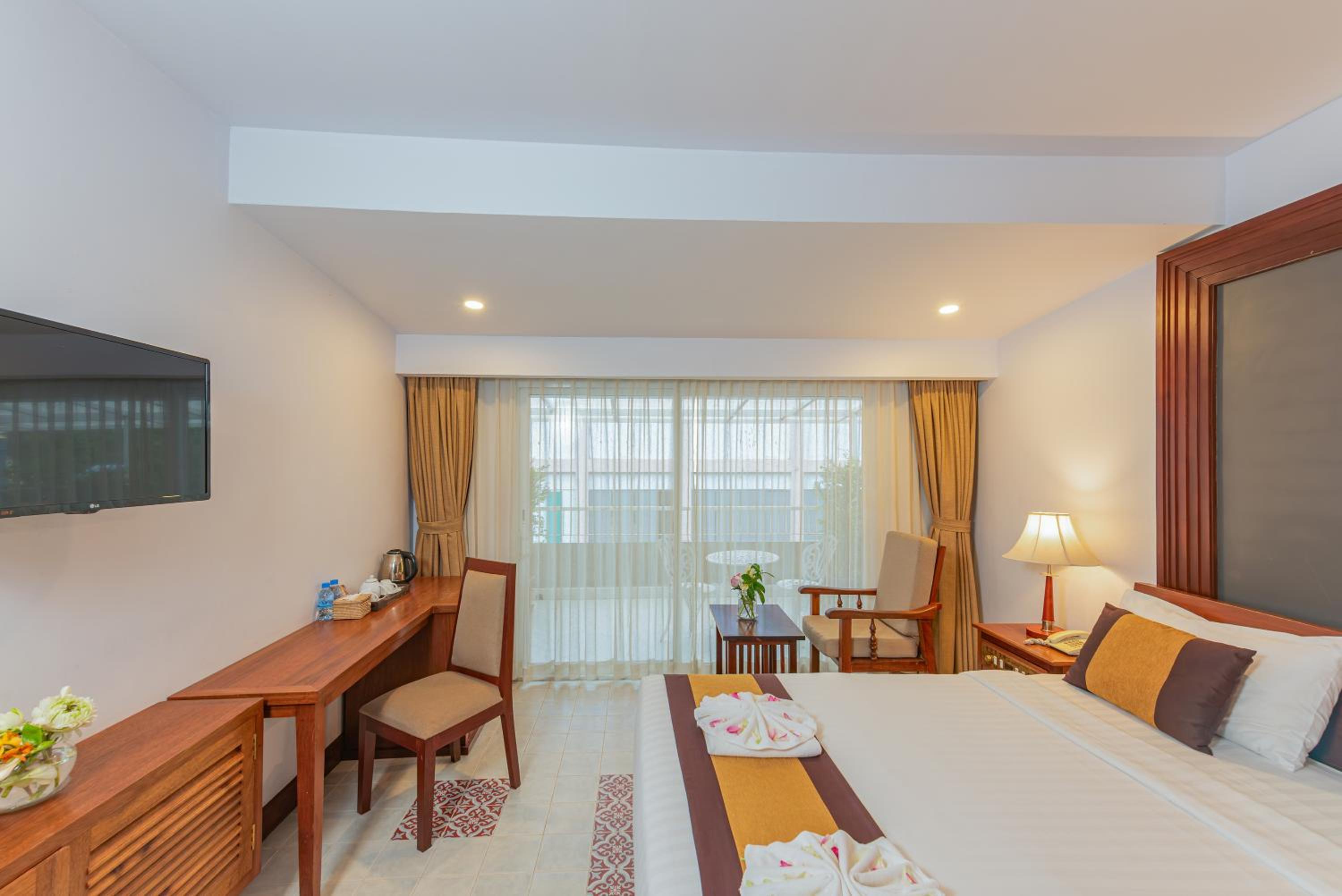 Deluxe City View Room With Balcony