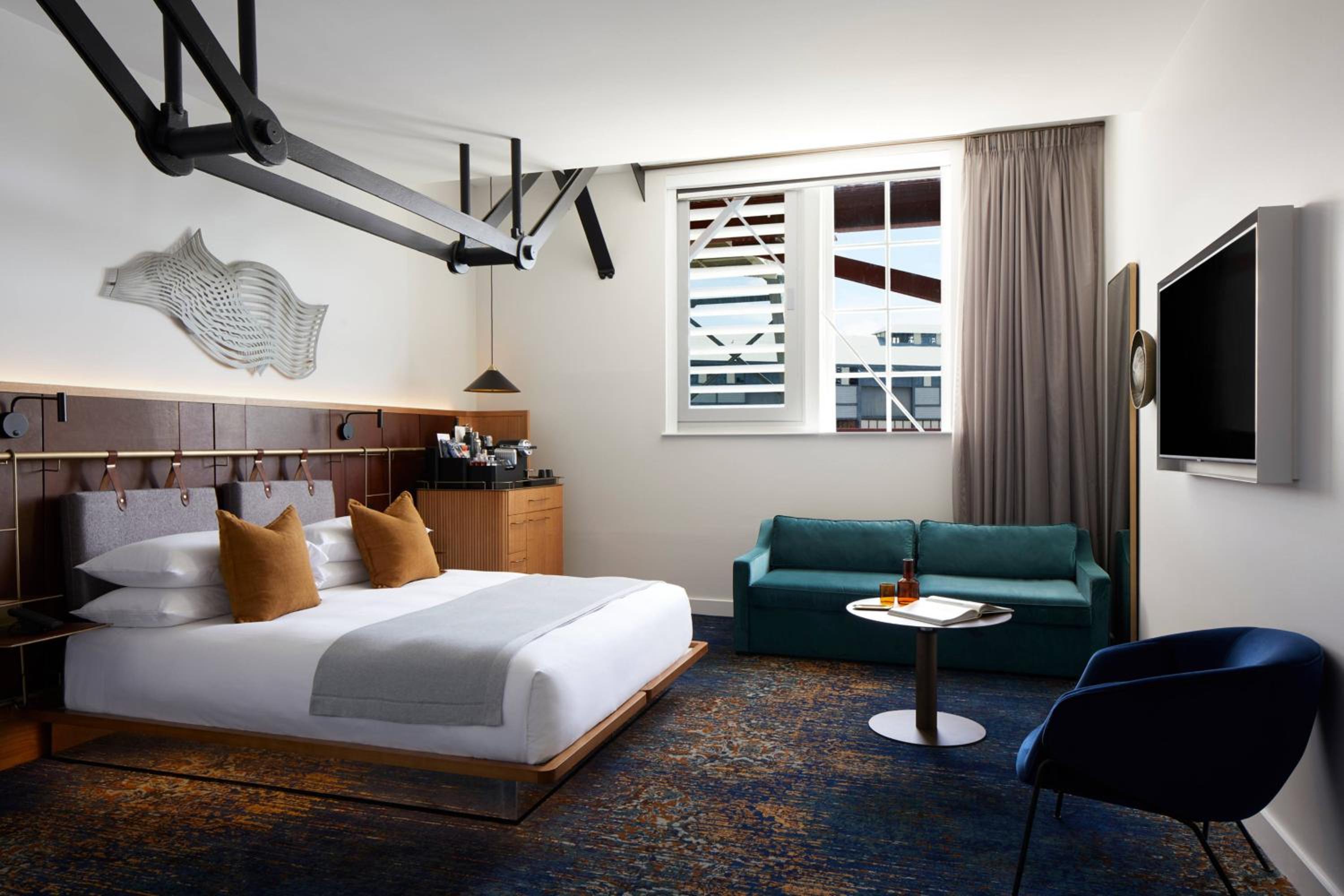 Heritage King Deluxe with Sofabed