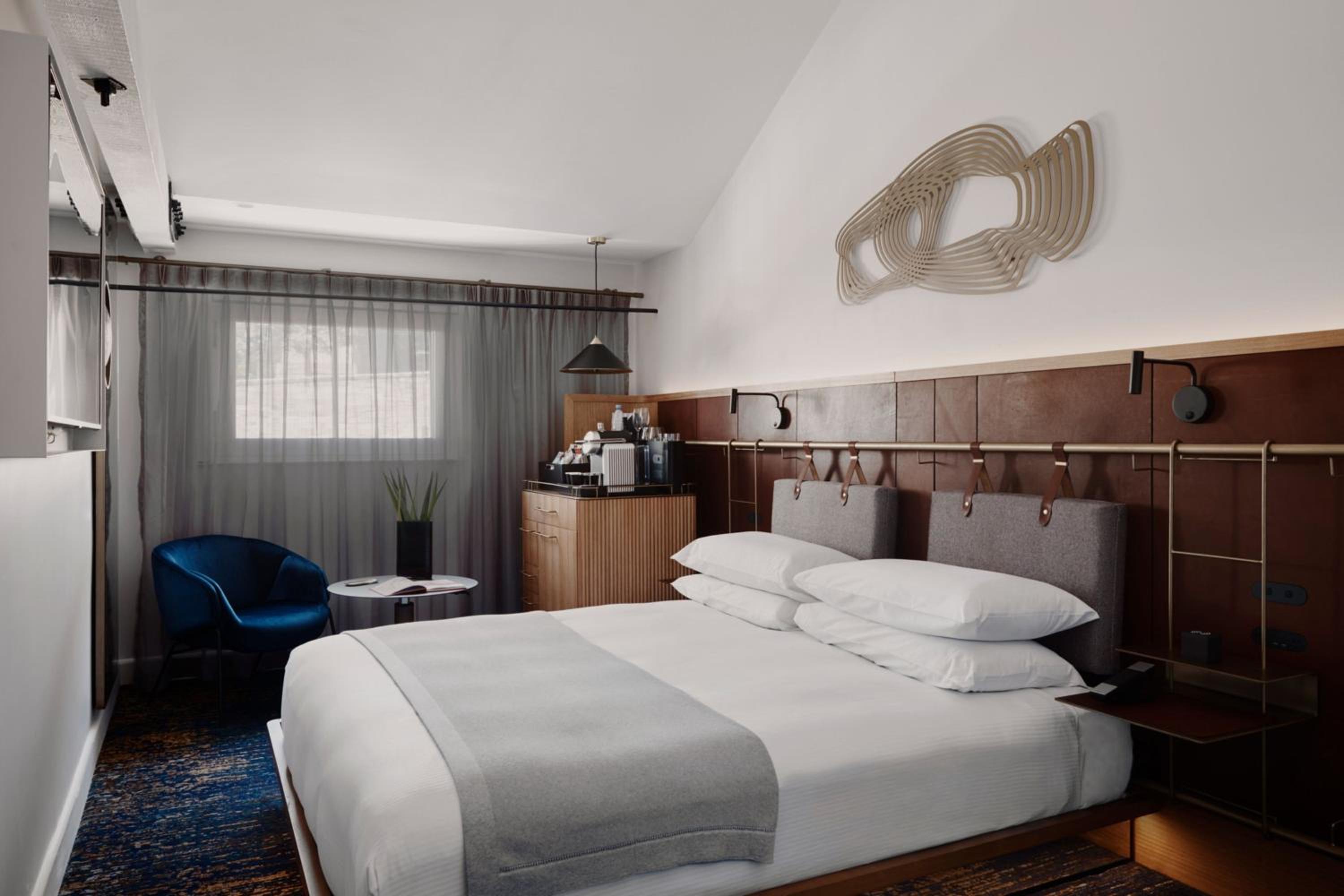 Heritage King Room
