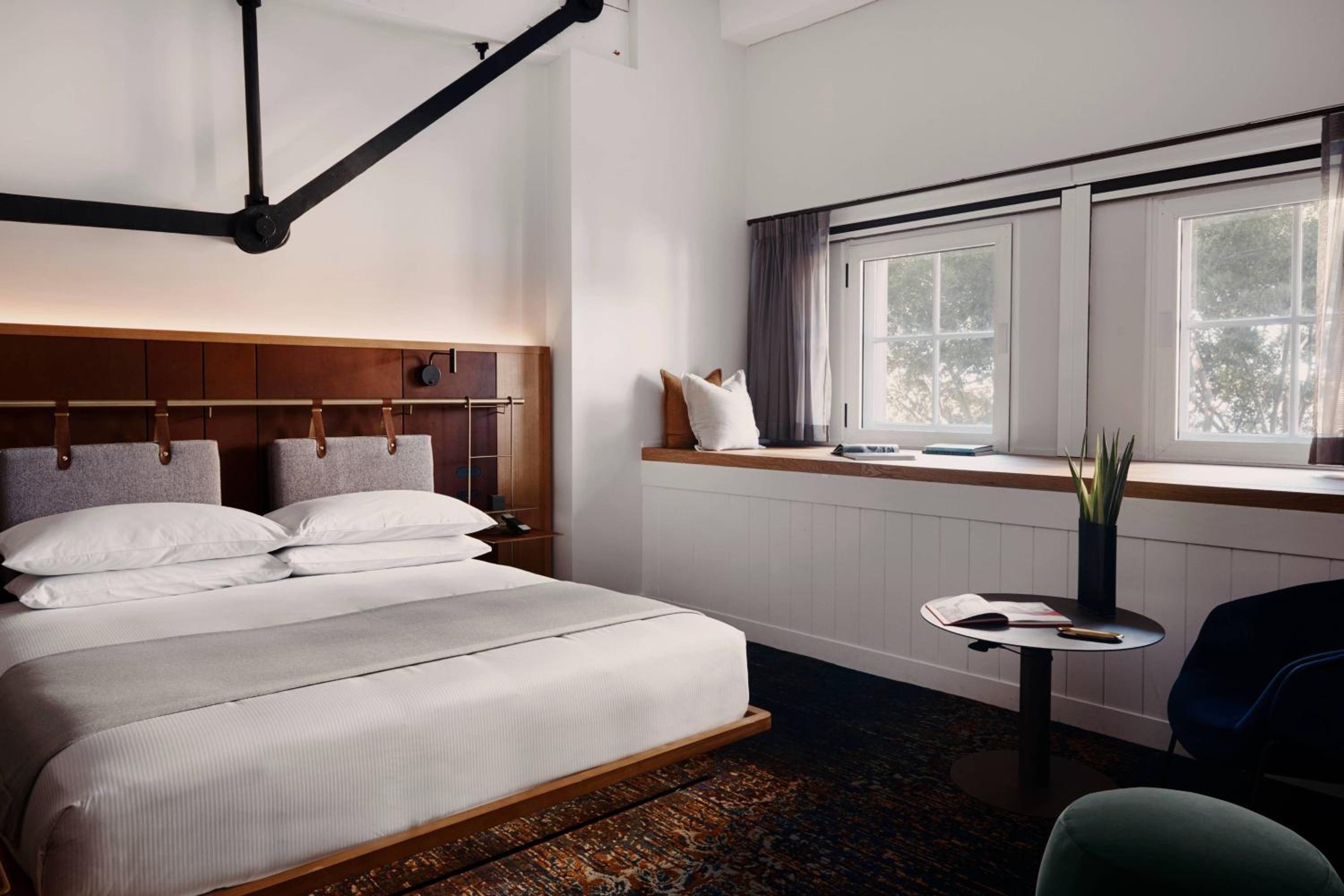 Bridge View Room