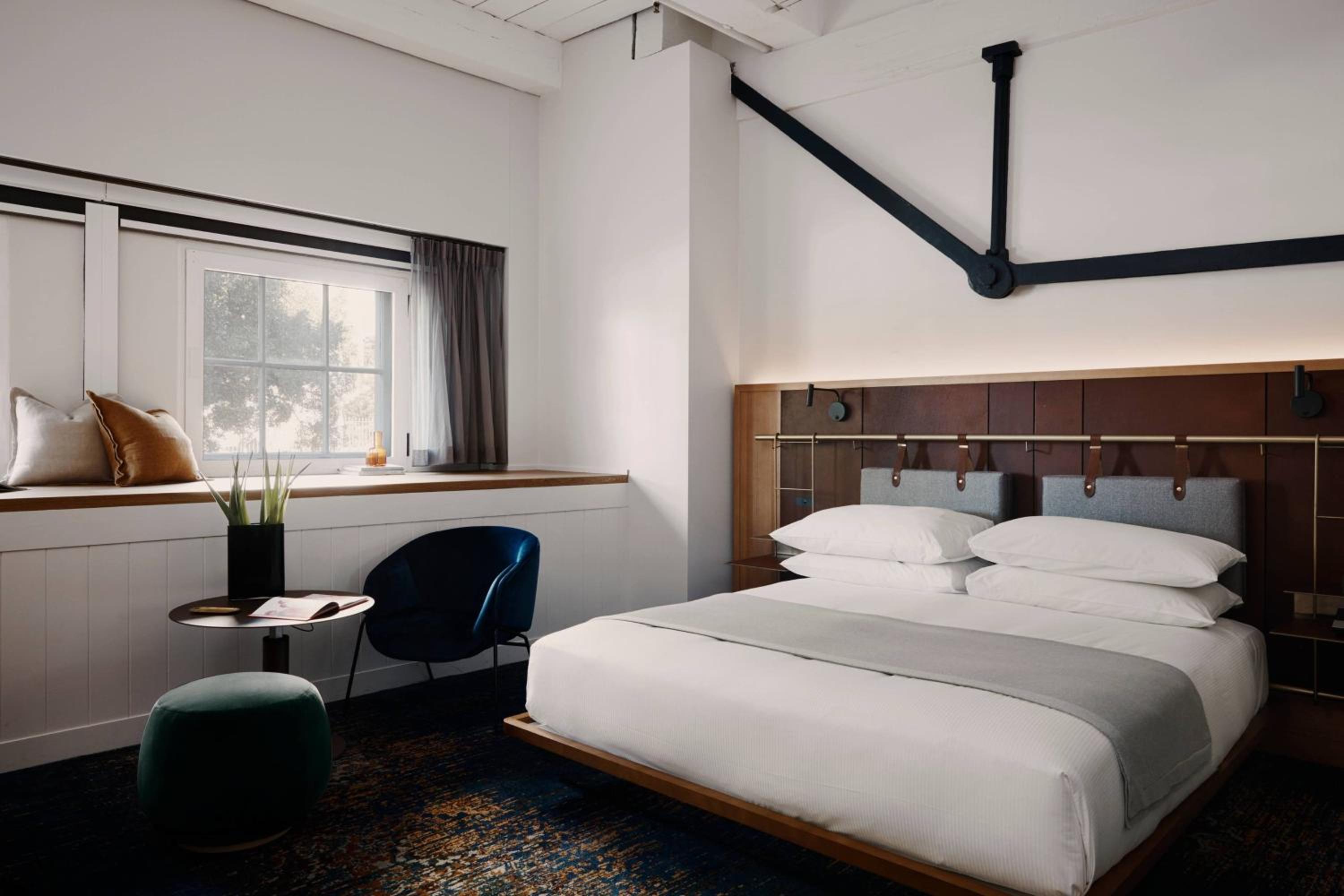 Bridge View Room thumbnail 6