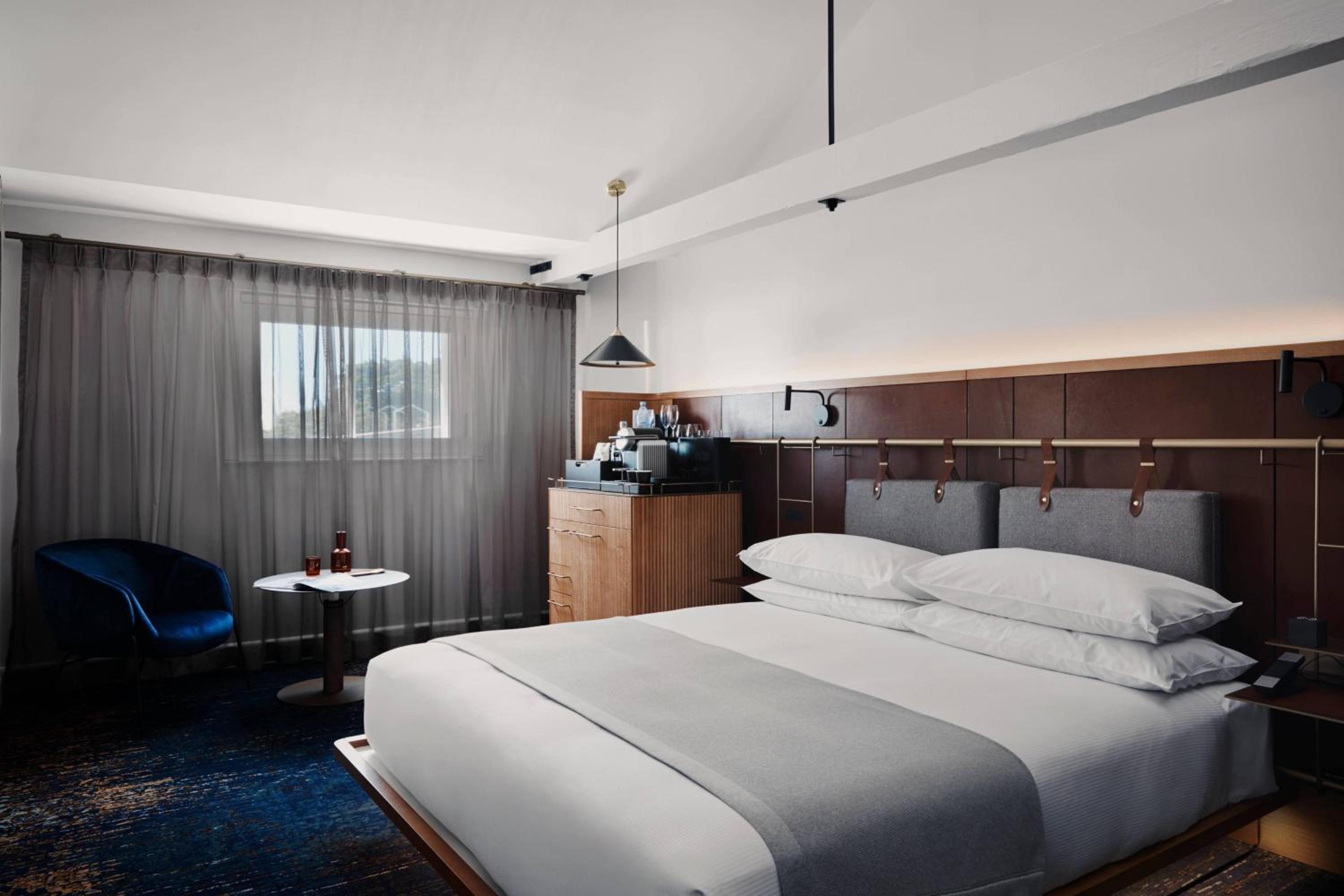 Bridge View Room thumbnail 6