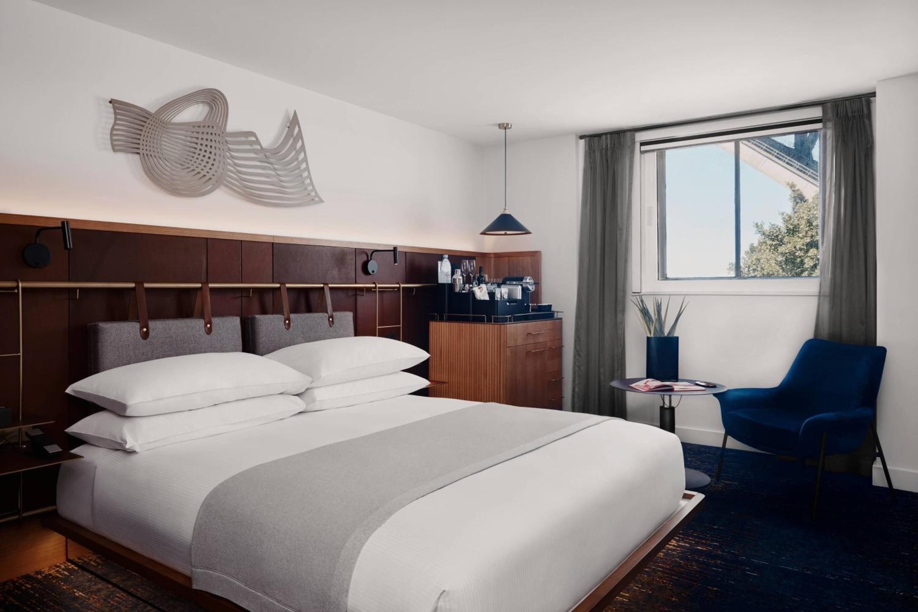 Bridge View Room thumbnail 5