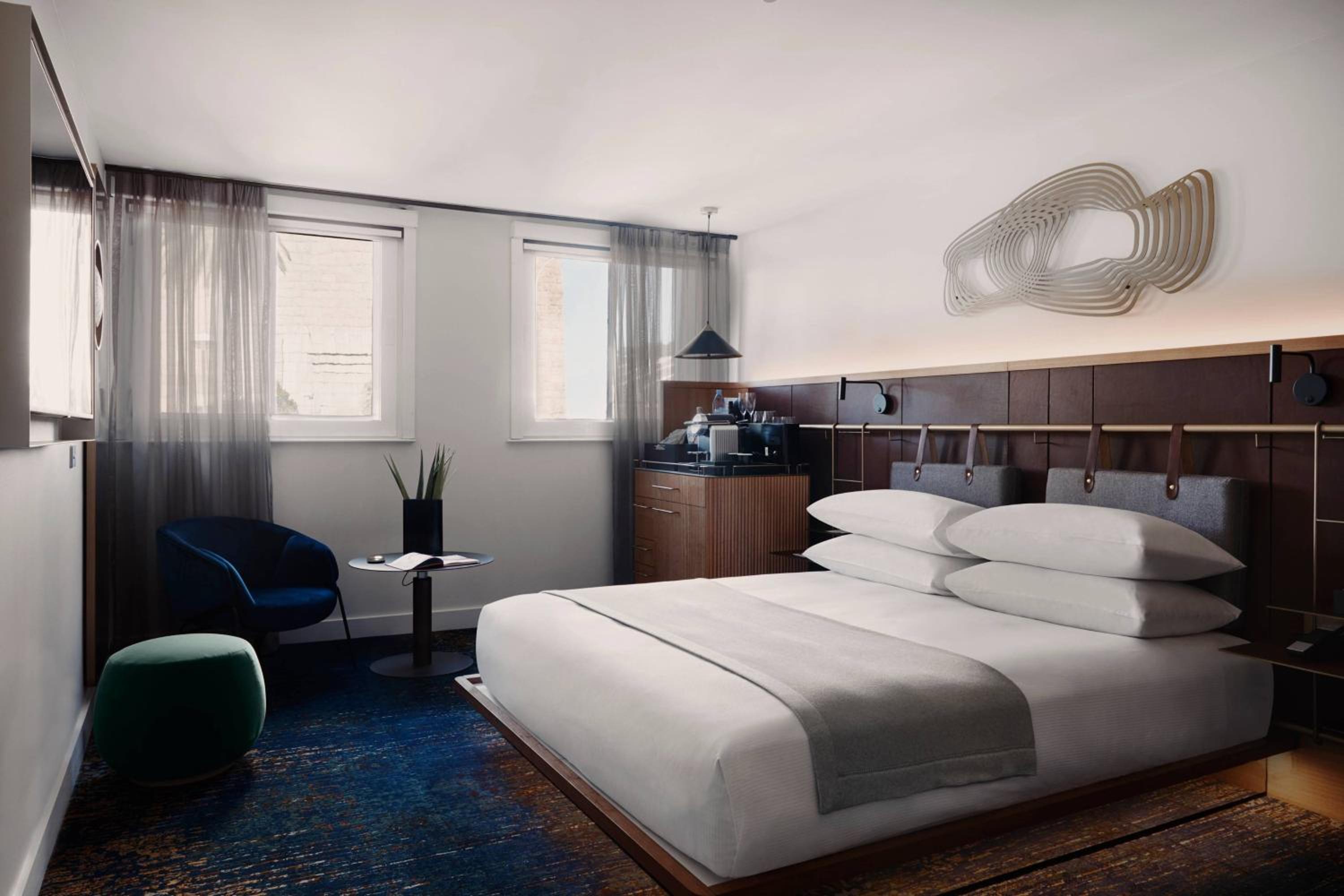 Bridge View Room