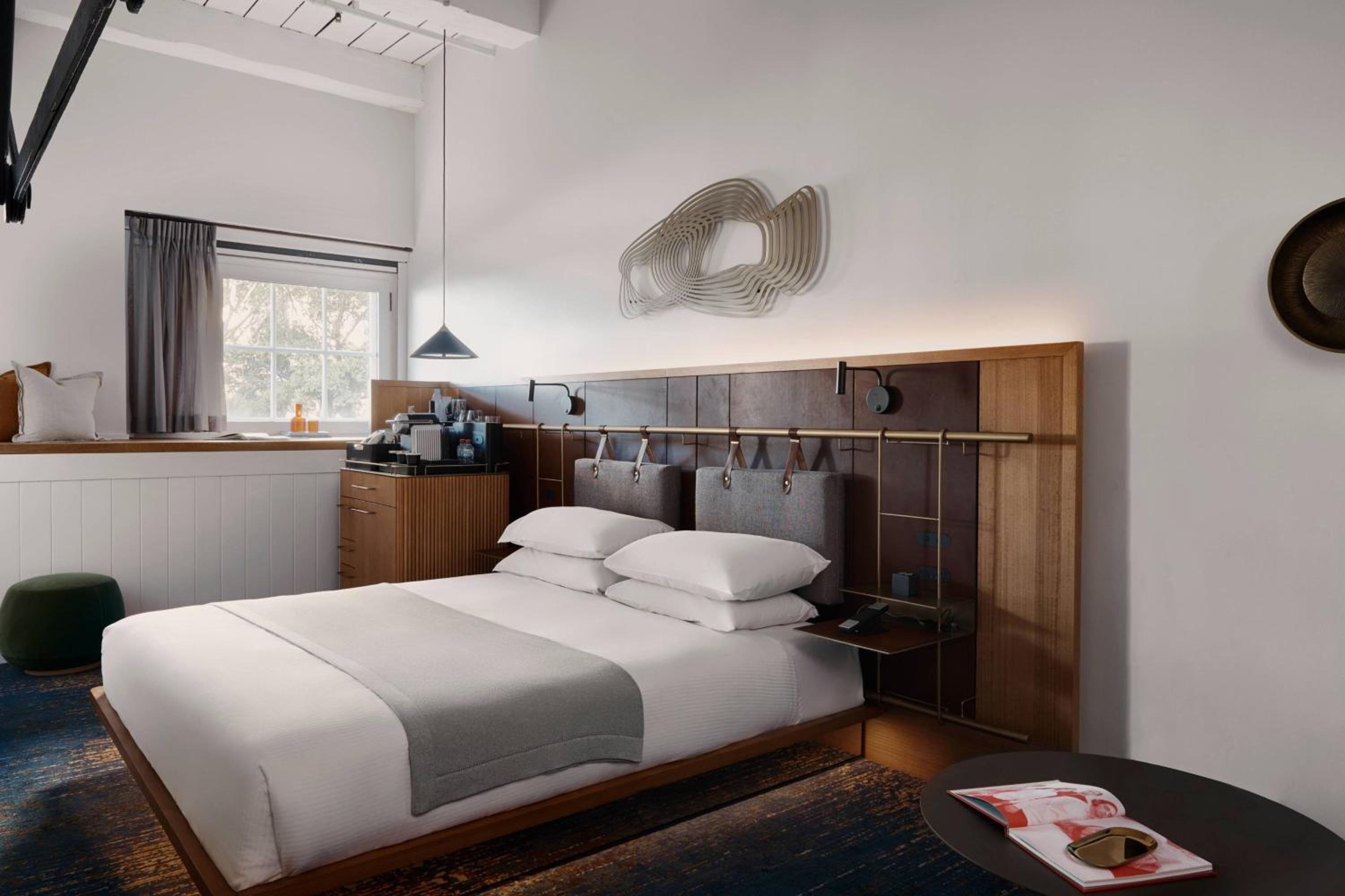 Bridge View Room