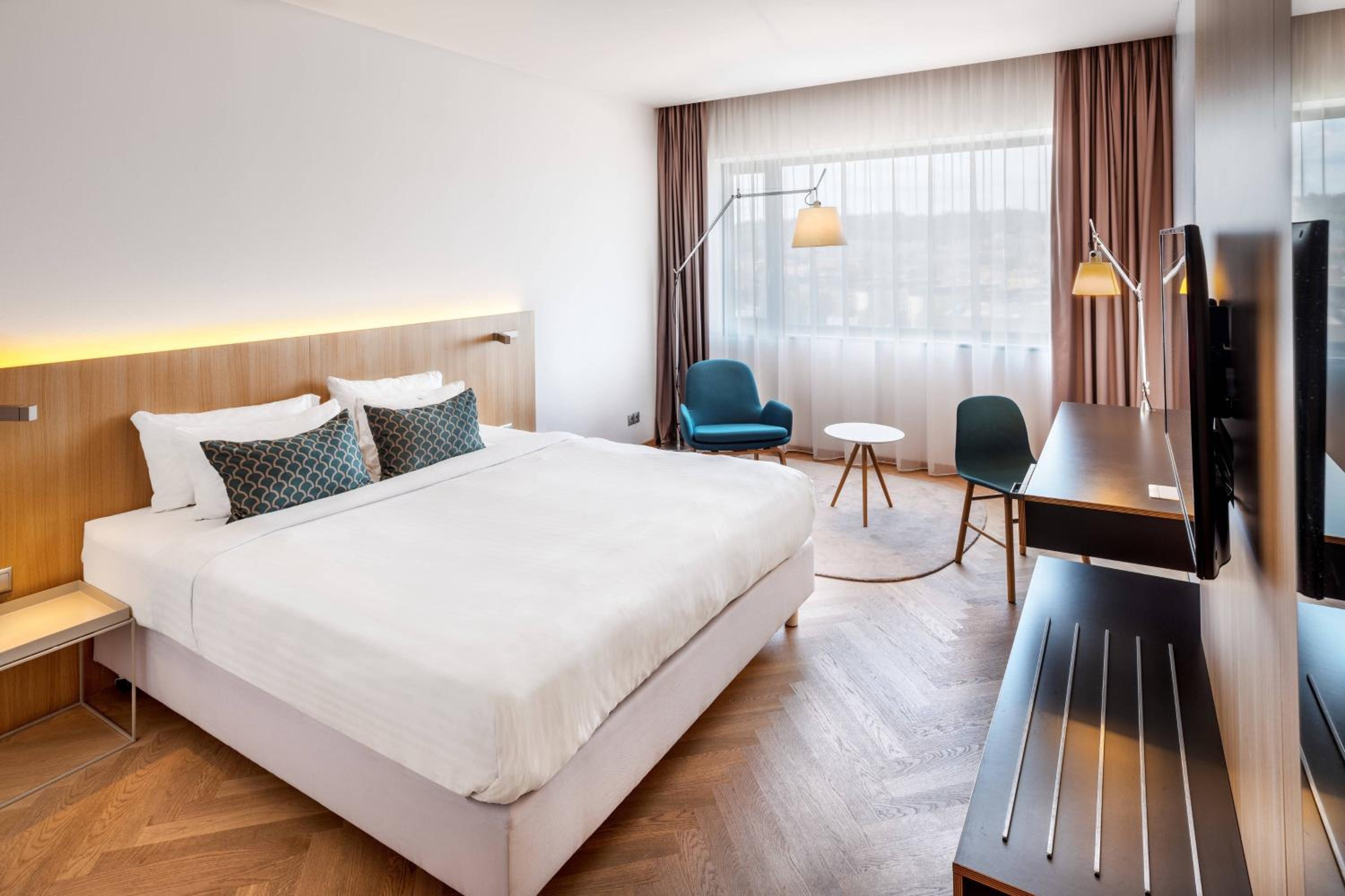 Double Room with a King Bed photo 1