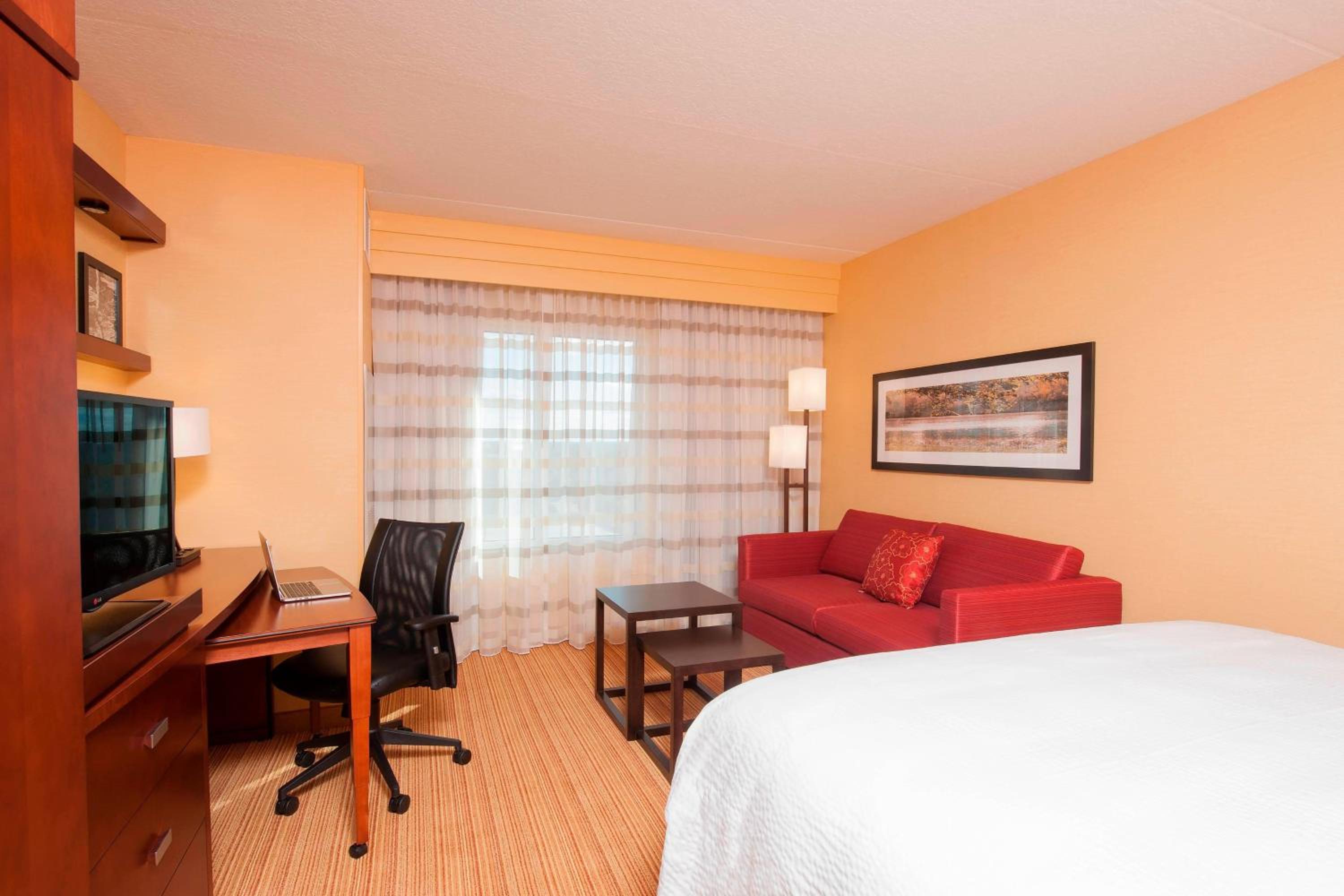 King Room - Hearing Accessible photo 1