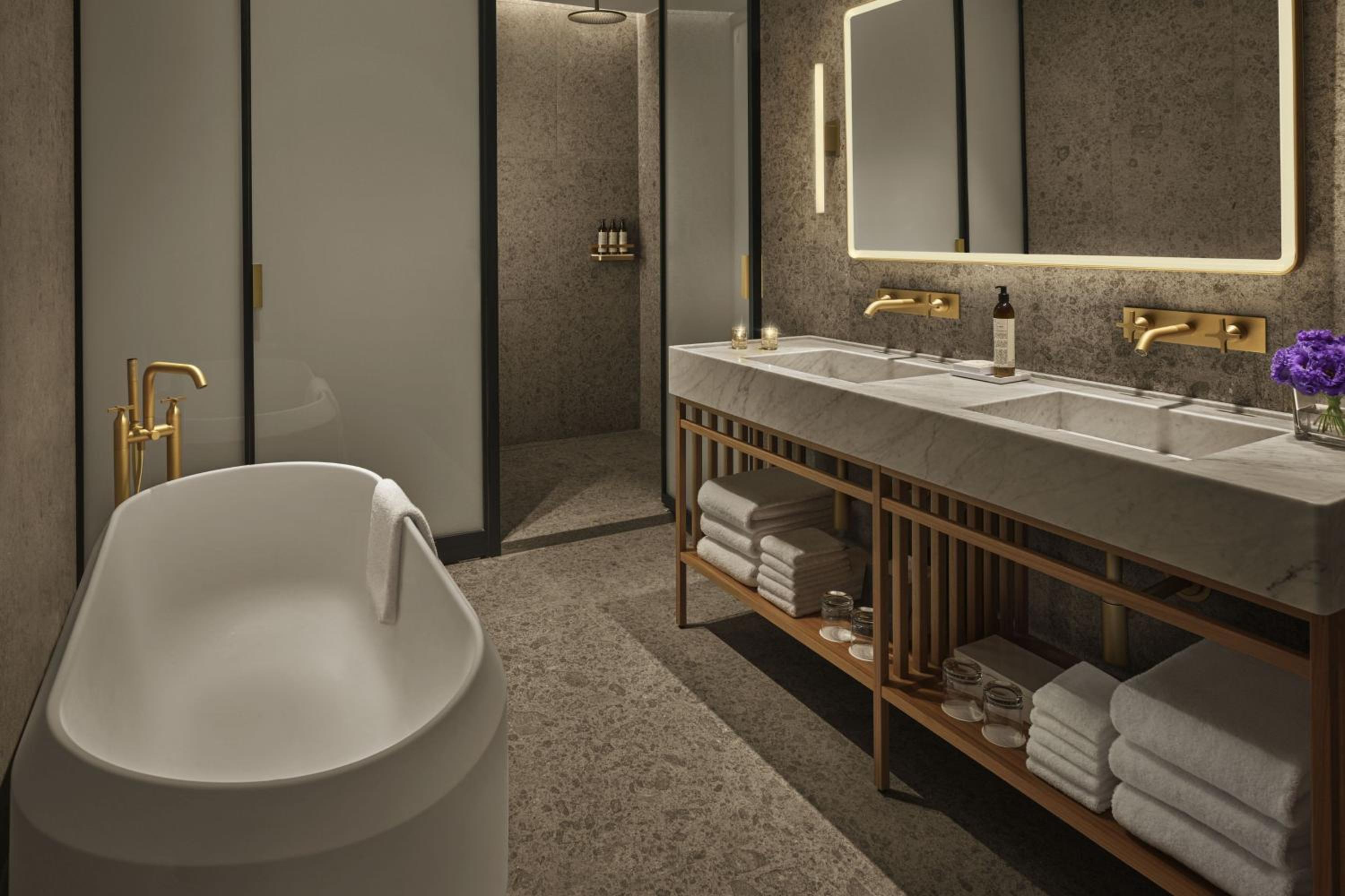 One-Bedroom King Suite with Courtyard View