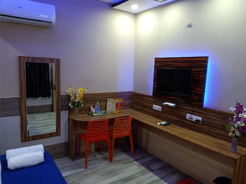 Deluxe King Room photo 2