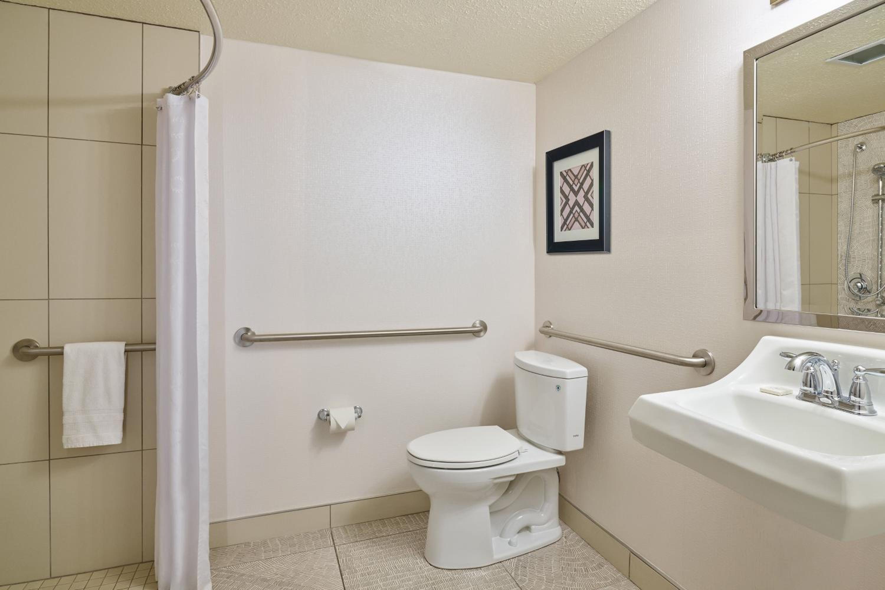 Guest Room, 1 King - Photo 3