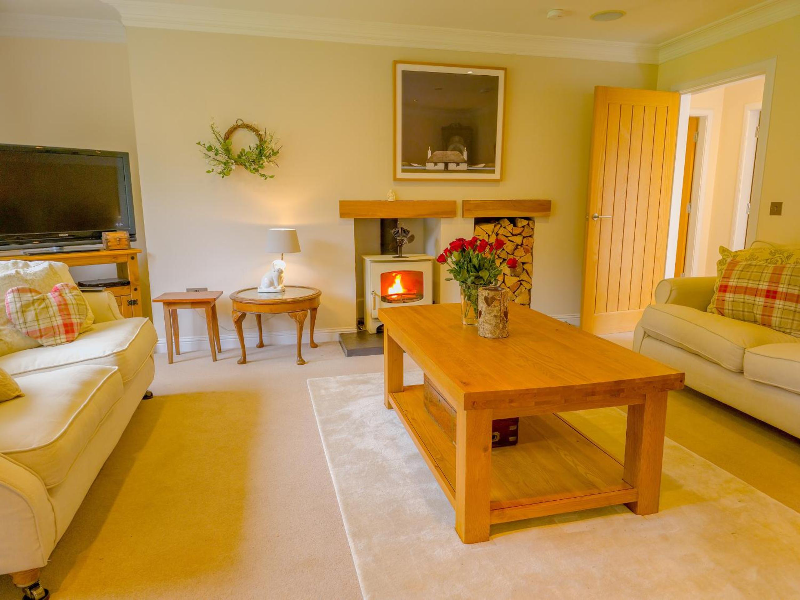 Five-Bedroom House photo 3