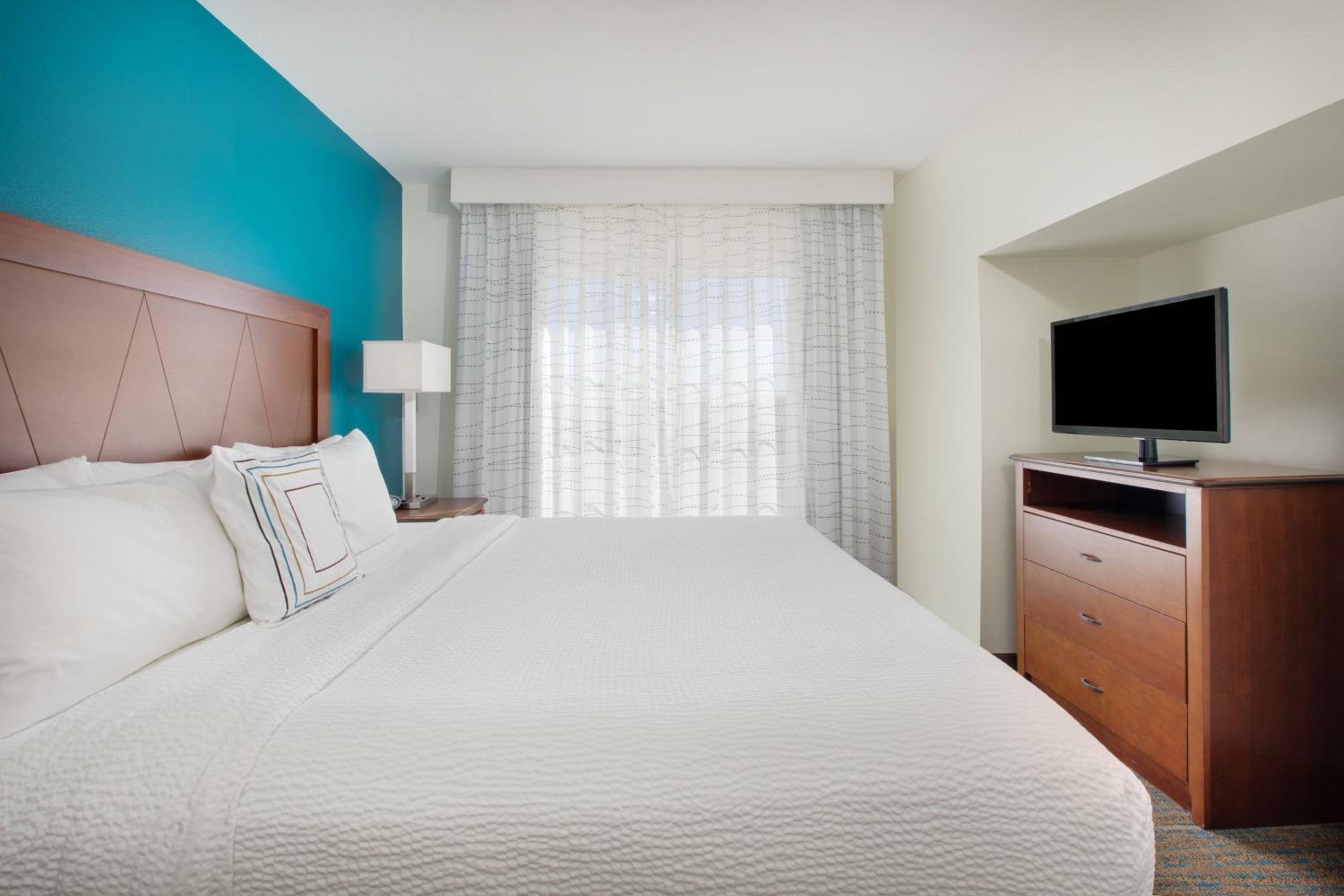 Two-Bedroom Queen Suite - Photo 4