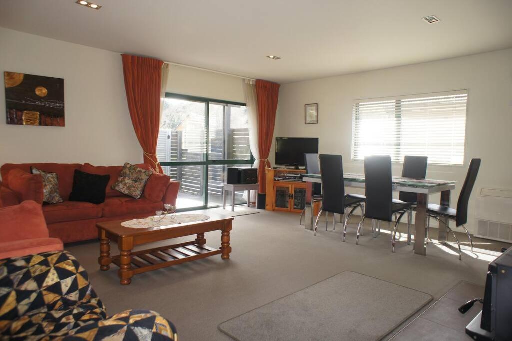 Three-Bedroom House photo 3