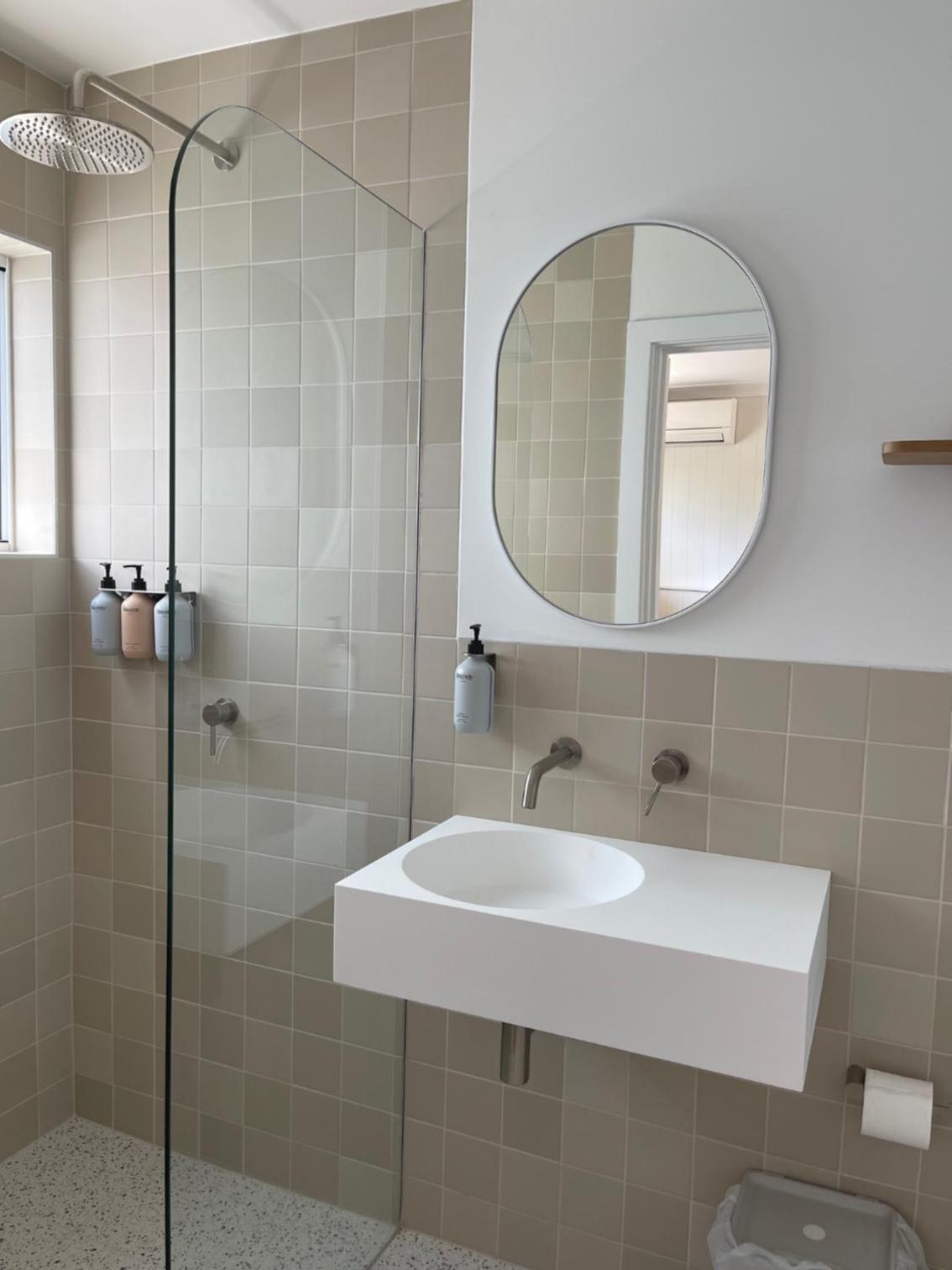 Double or Twin Room with Lake View photo 3