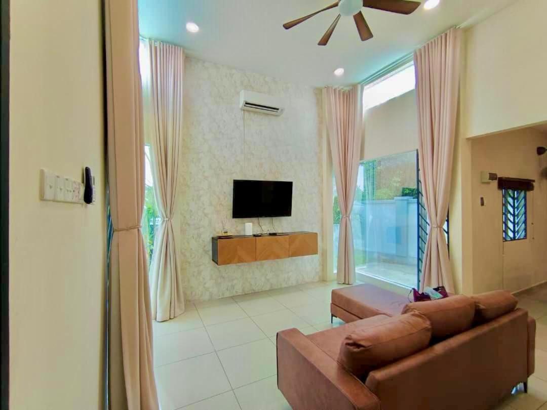 Four-Bedroom House photo 2