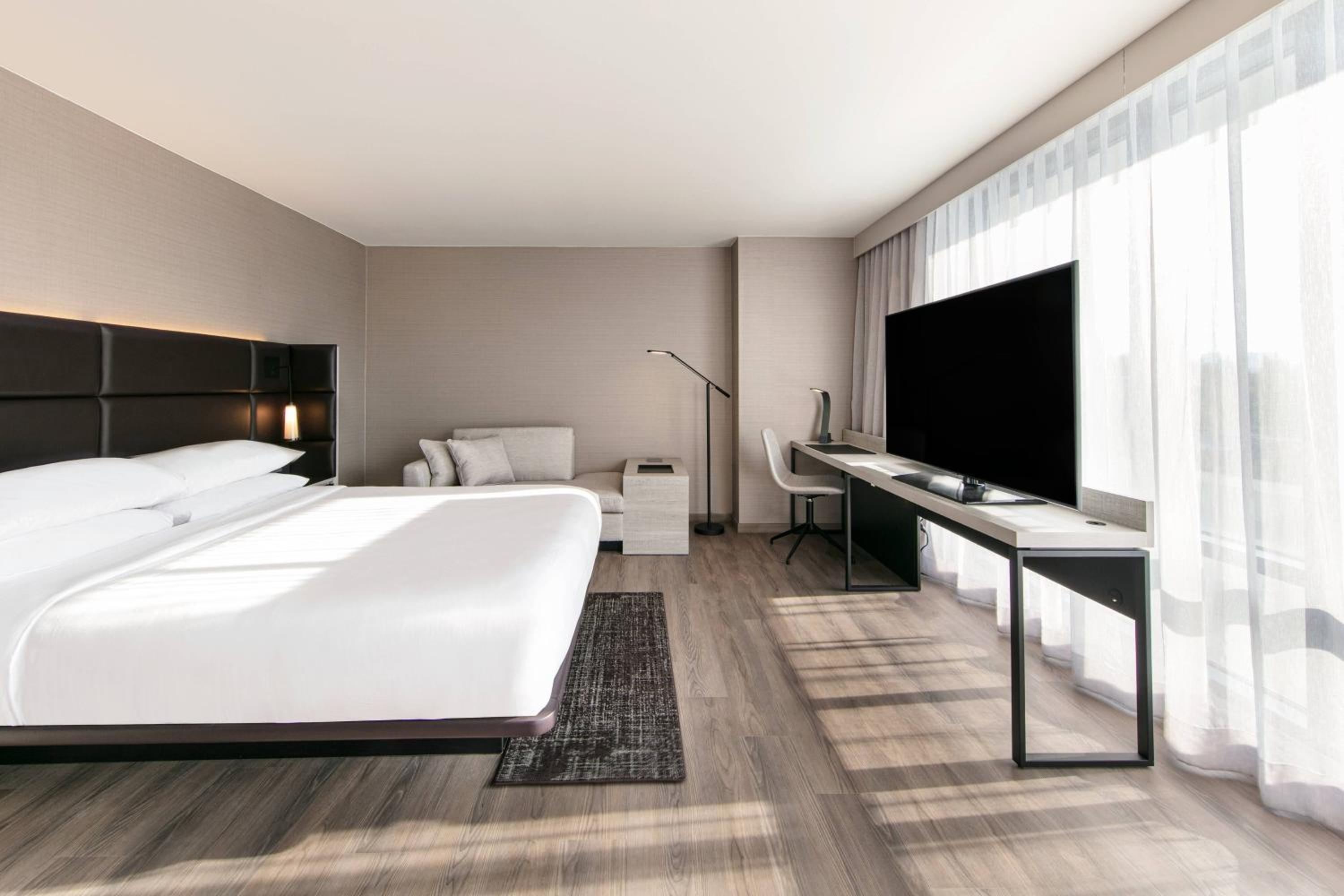 Deluxe King Room - Photo 1