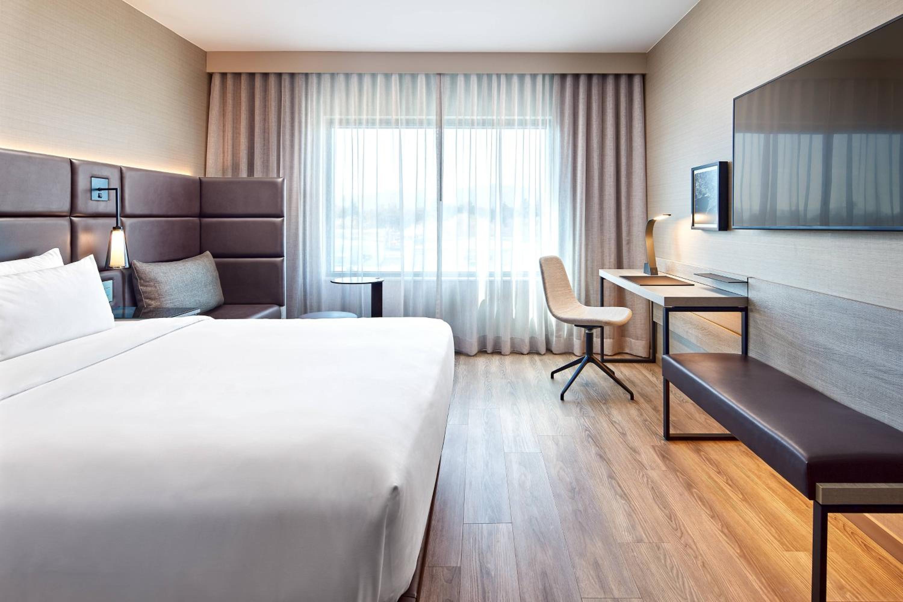 Deluxe King Room - Photo 5