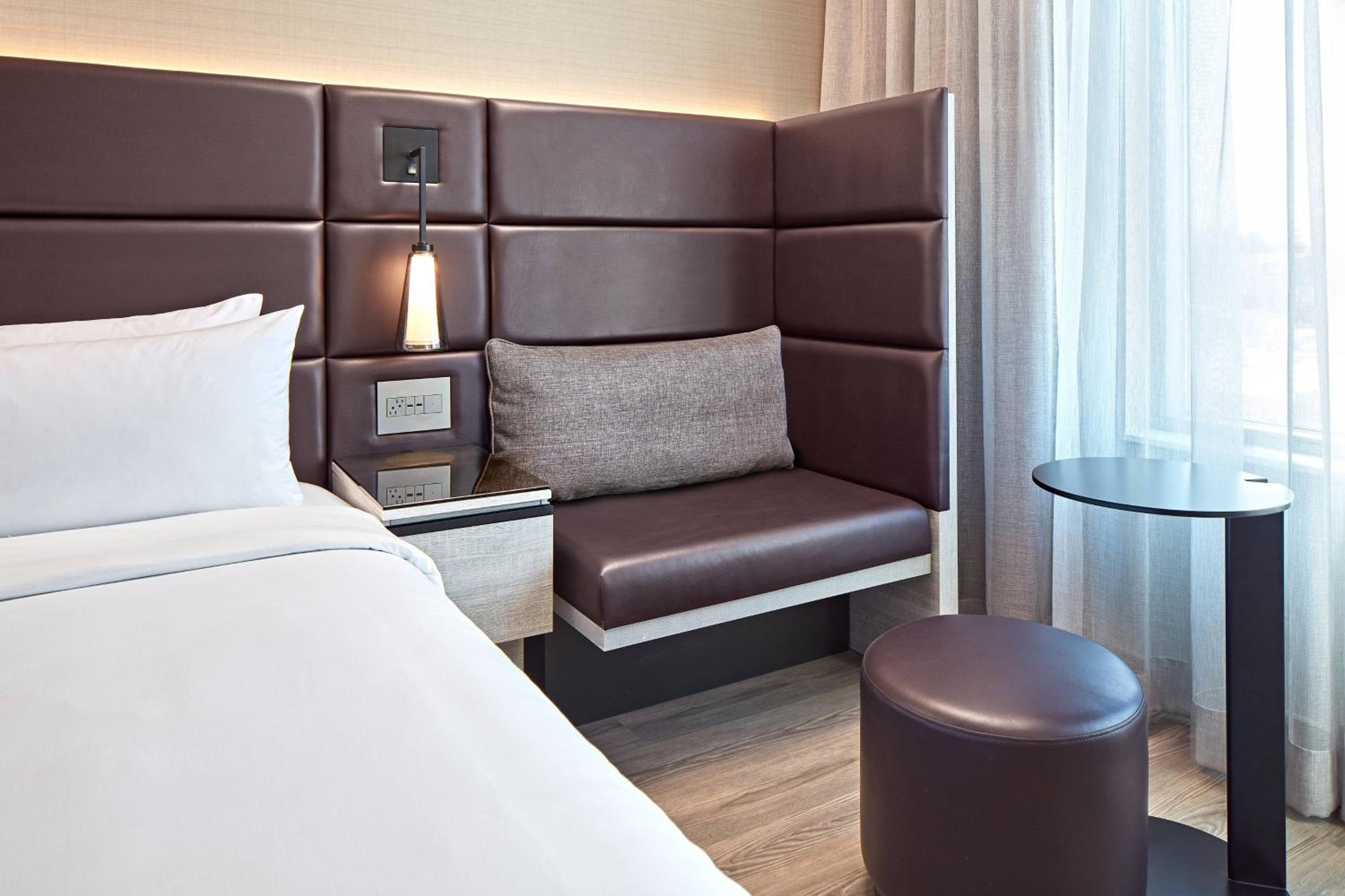 Deluxe King Room - Photo 2